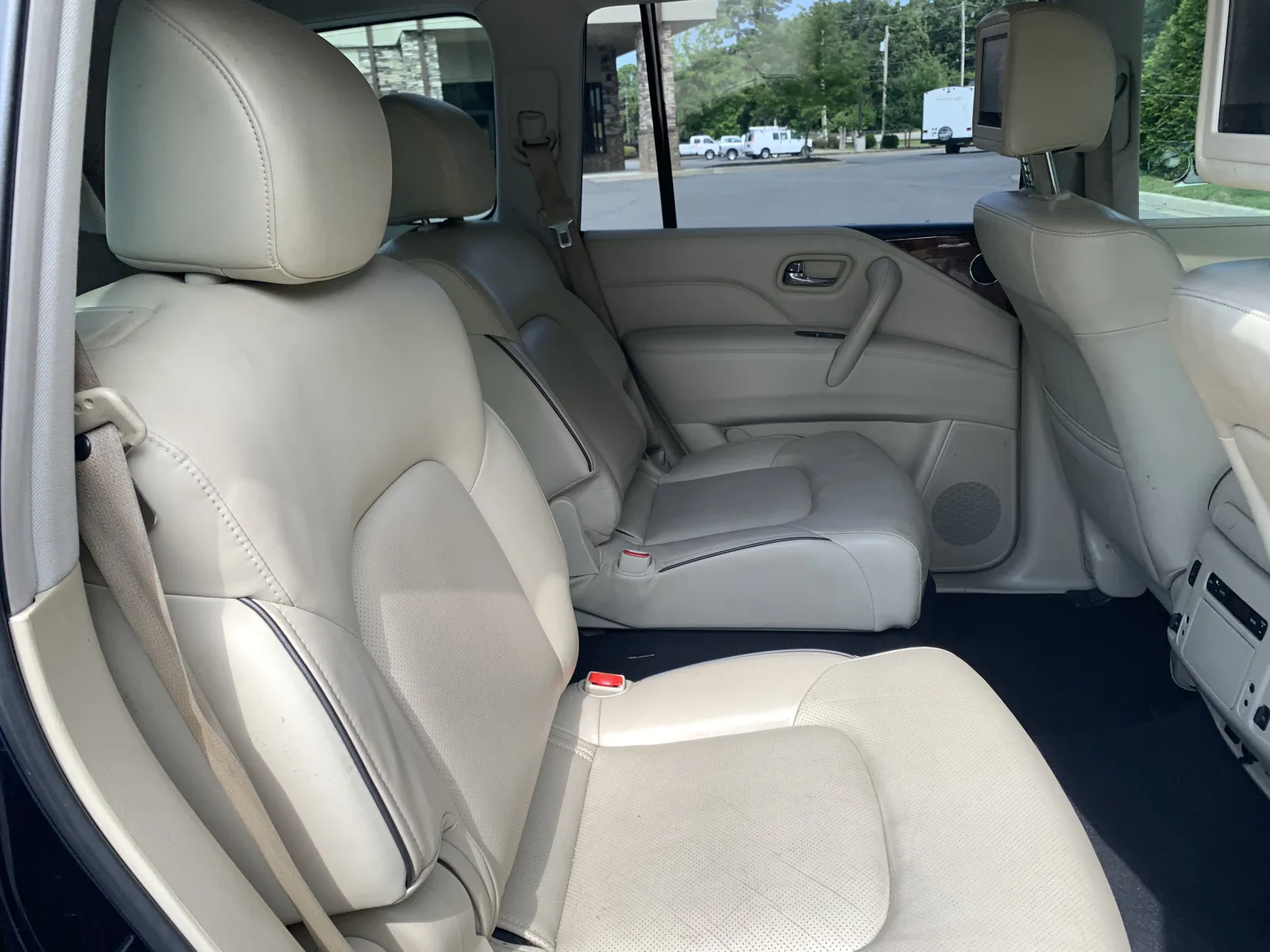 Infiniti QX80 photo 35