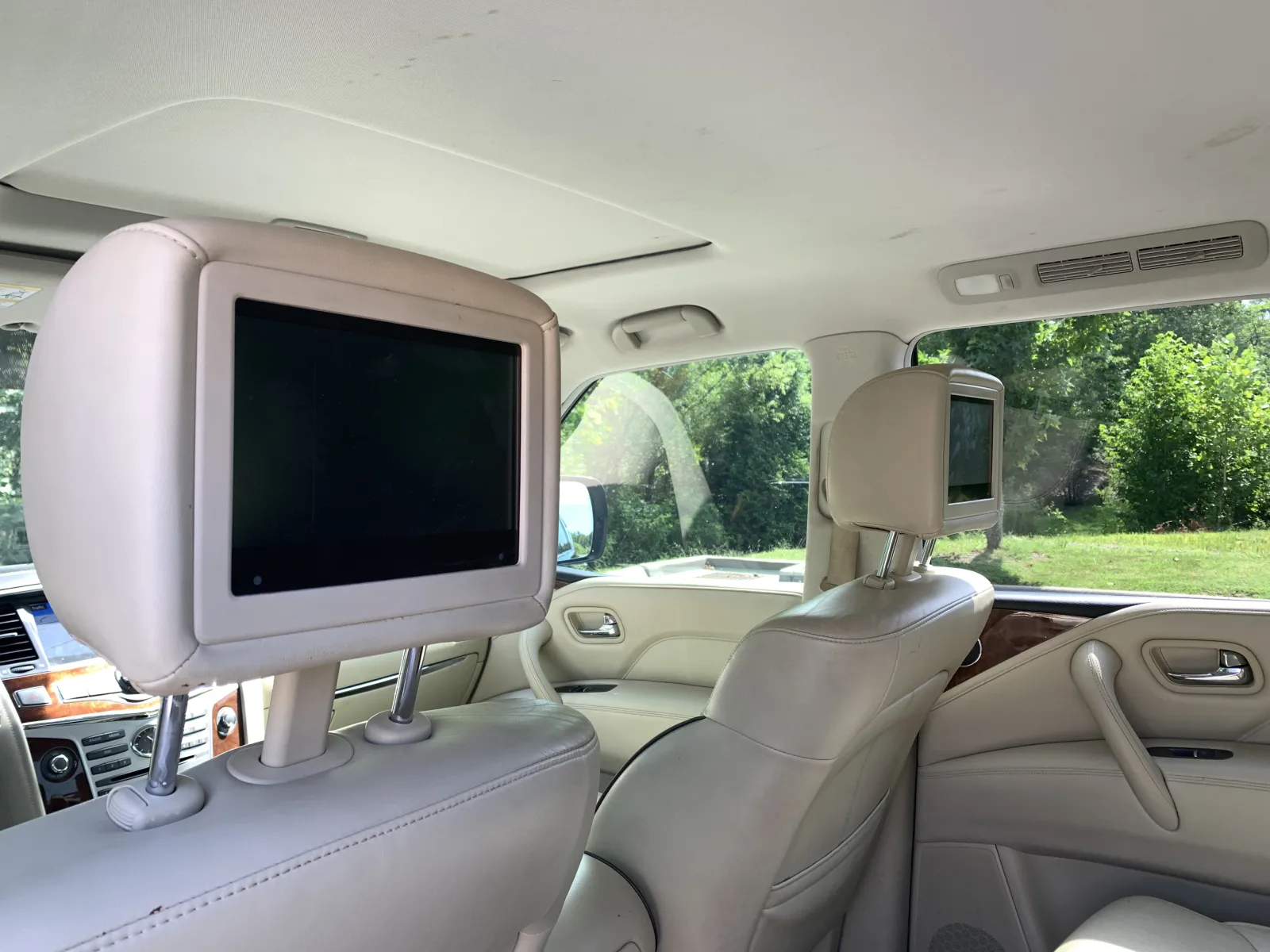 Infiniti QX80 photo 37