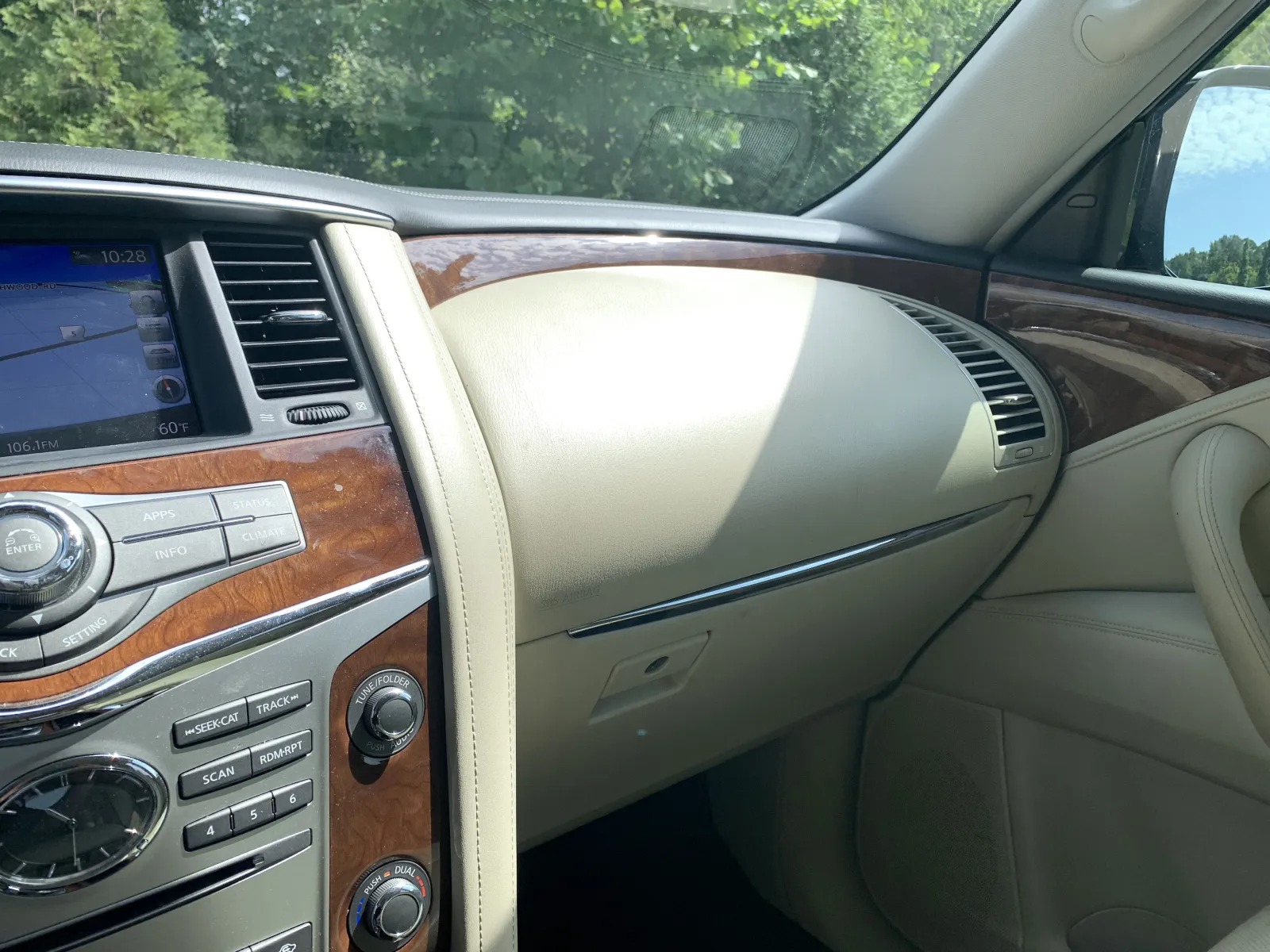 Infiniti QX80 photo 21