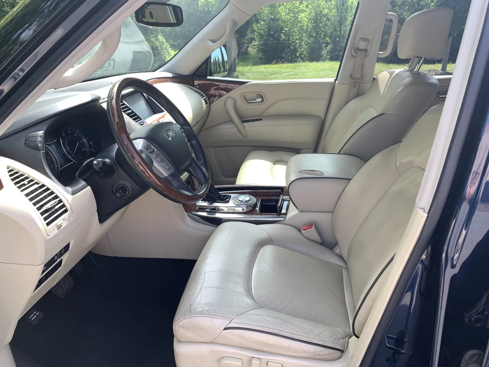 Infiniti QX80 photo 27