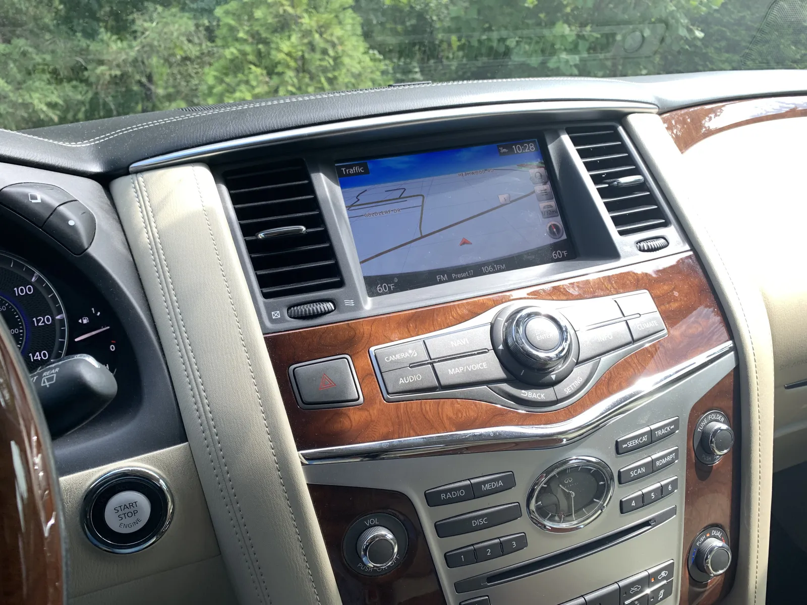 Infiniti QX80 photo 15