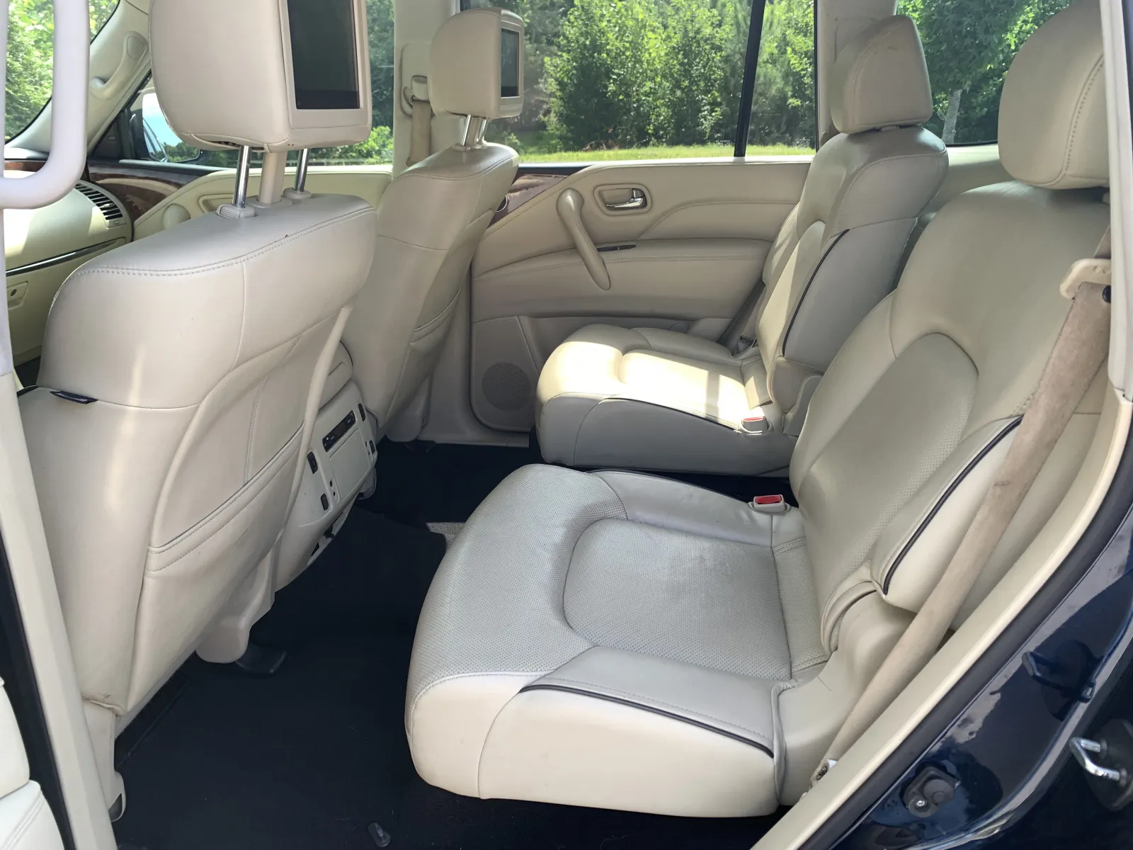 Infiniti QX80 photo 29