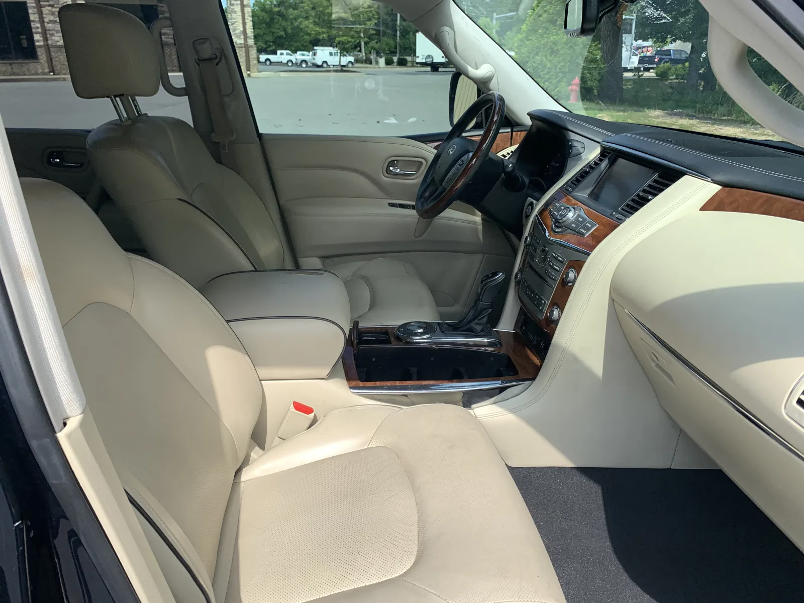 Infiniti QX80 photo 33