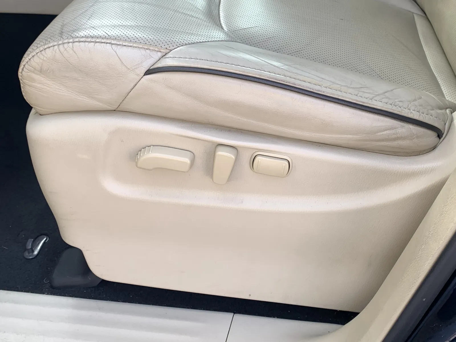 Infiniti QX80 photo 25