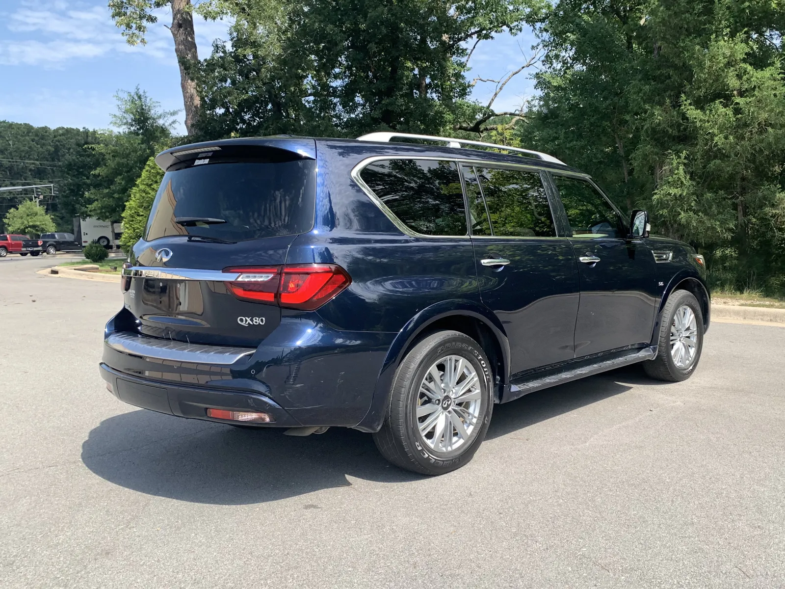 Infiniti QX80 photo 7