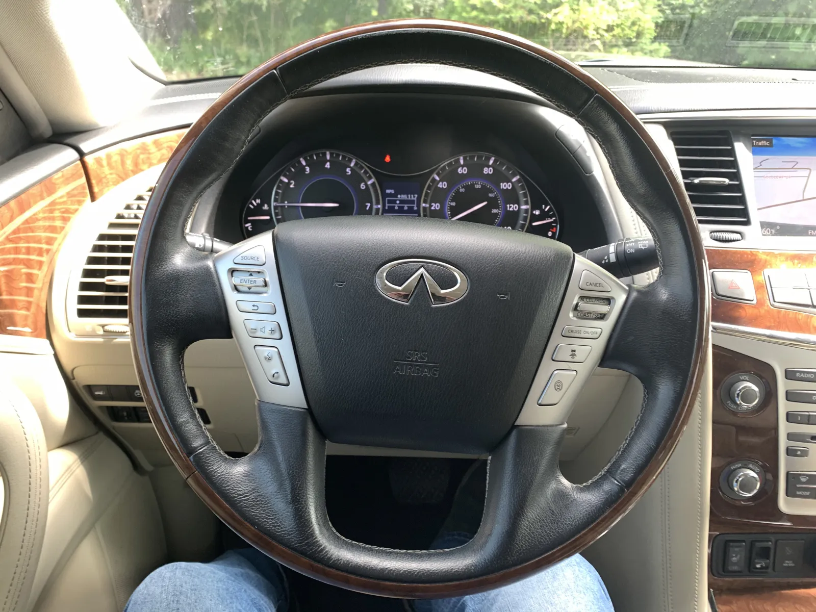Infiniti QX80 photo 13
