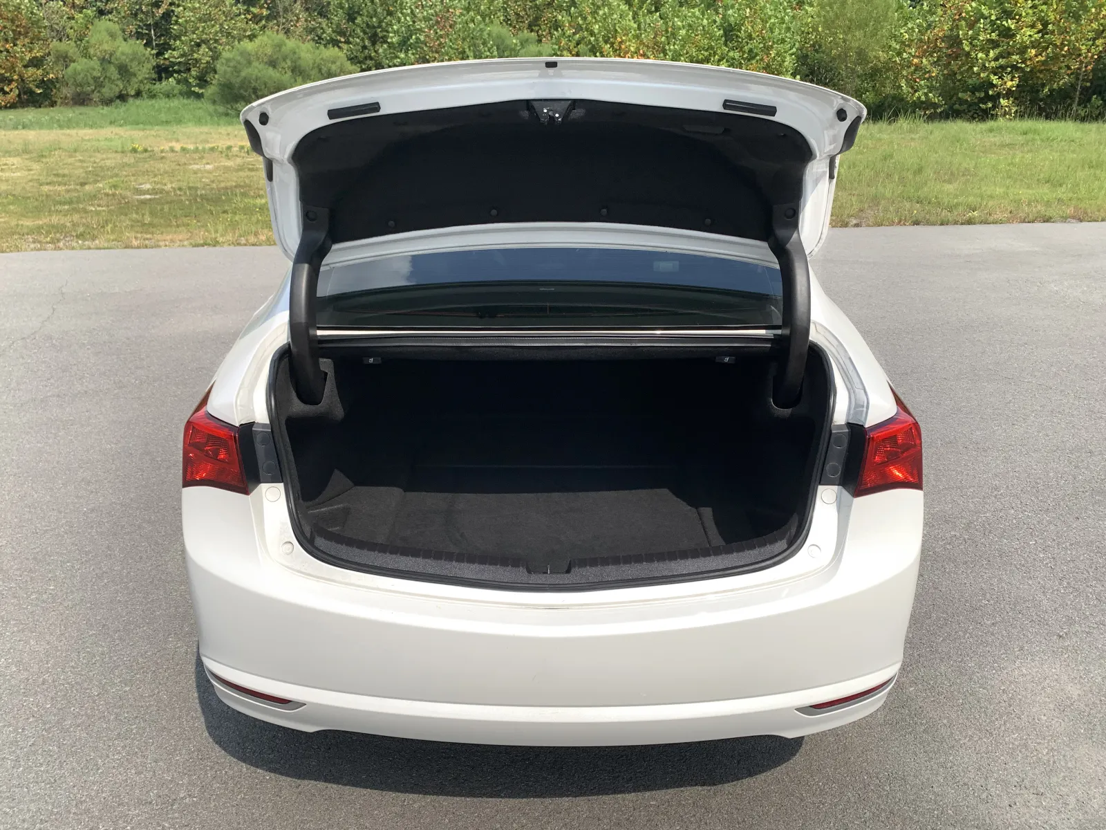Acura TLX photo 9