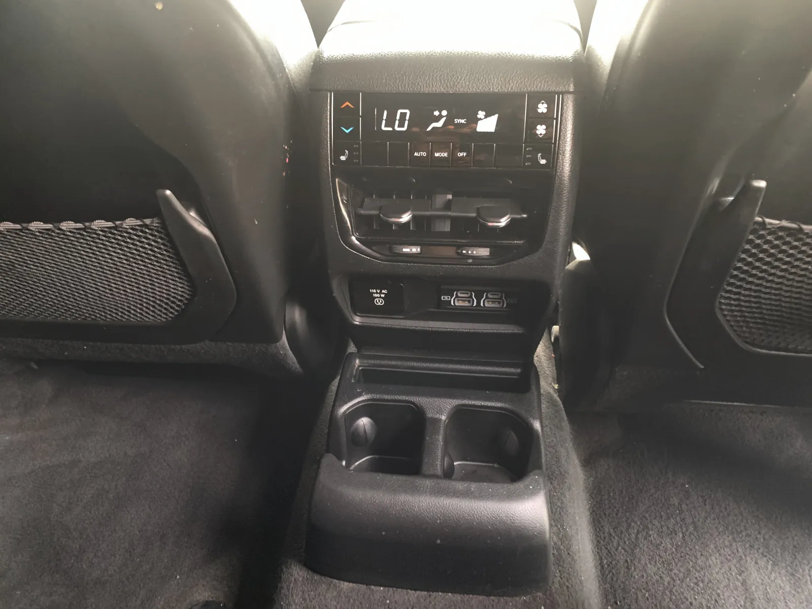 Jeep Grand Cherokee photo 35