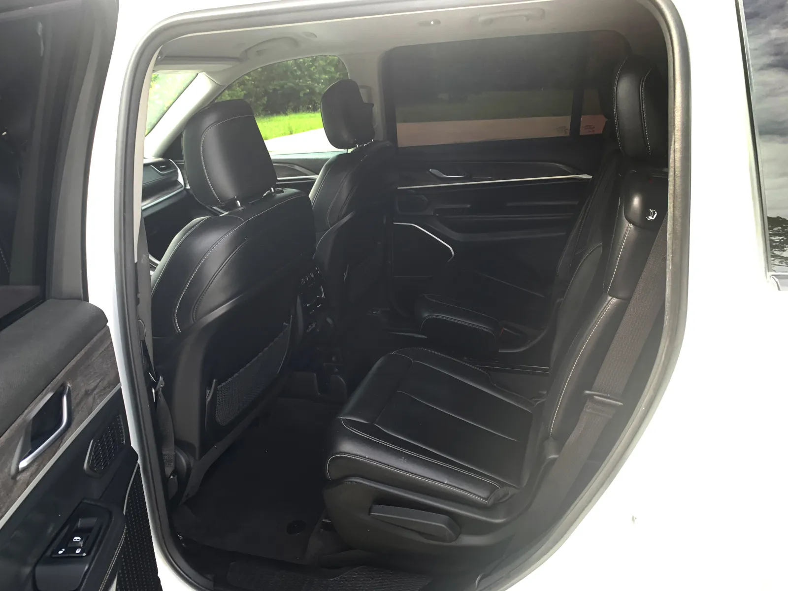 Jeep Grand Cherokee photo 27