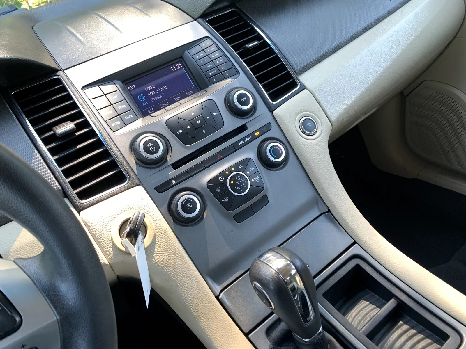 Ford Taurus photo 15