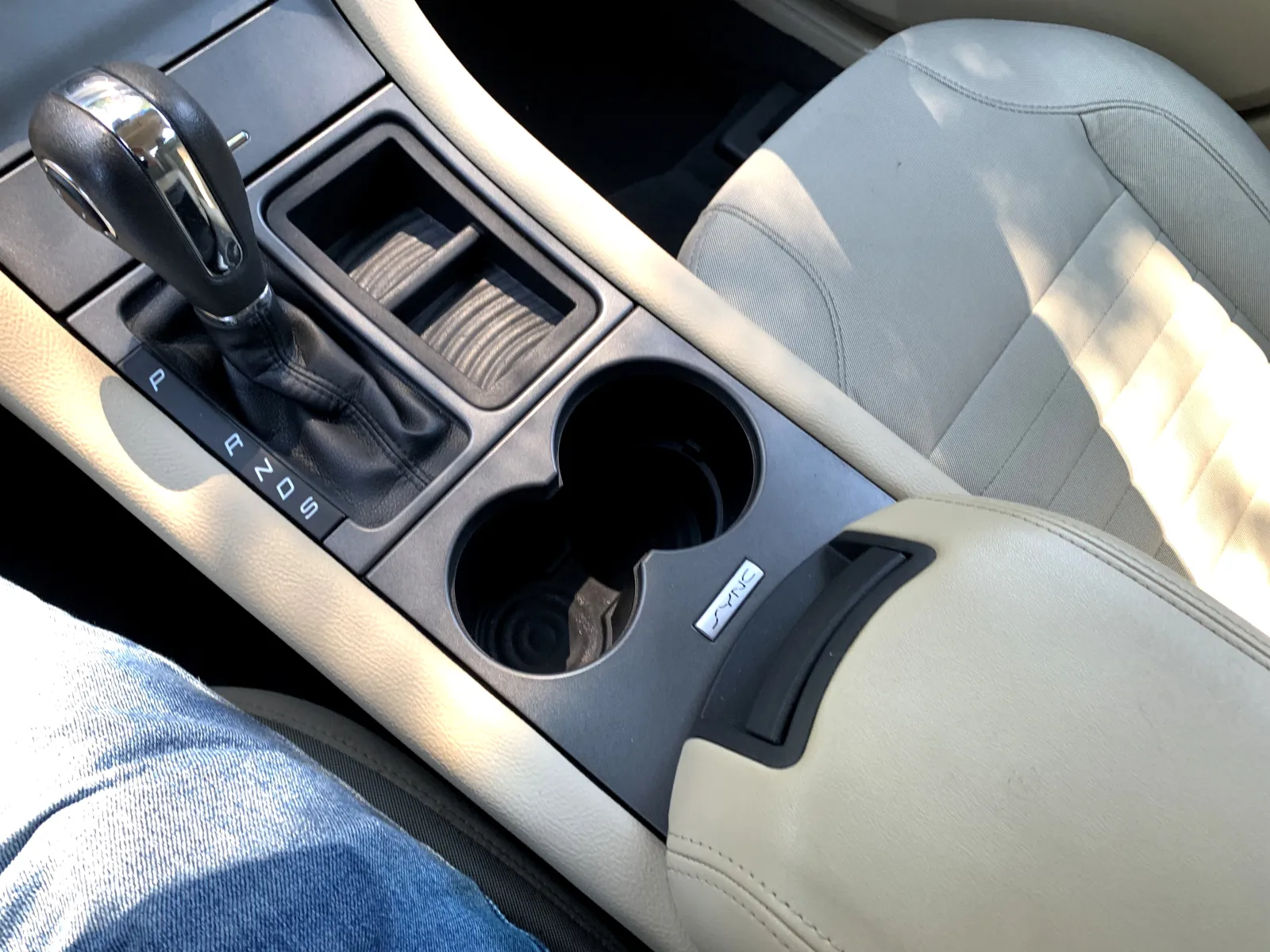 Ford Taurus photo 16