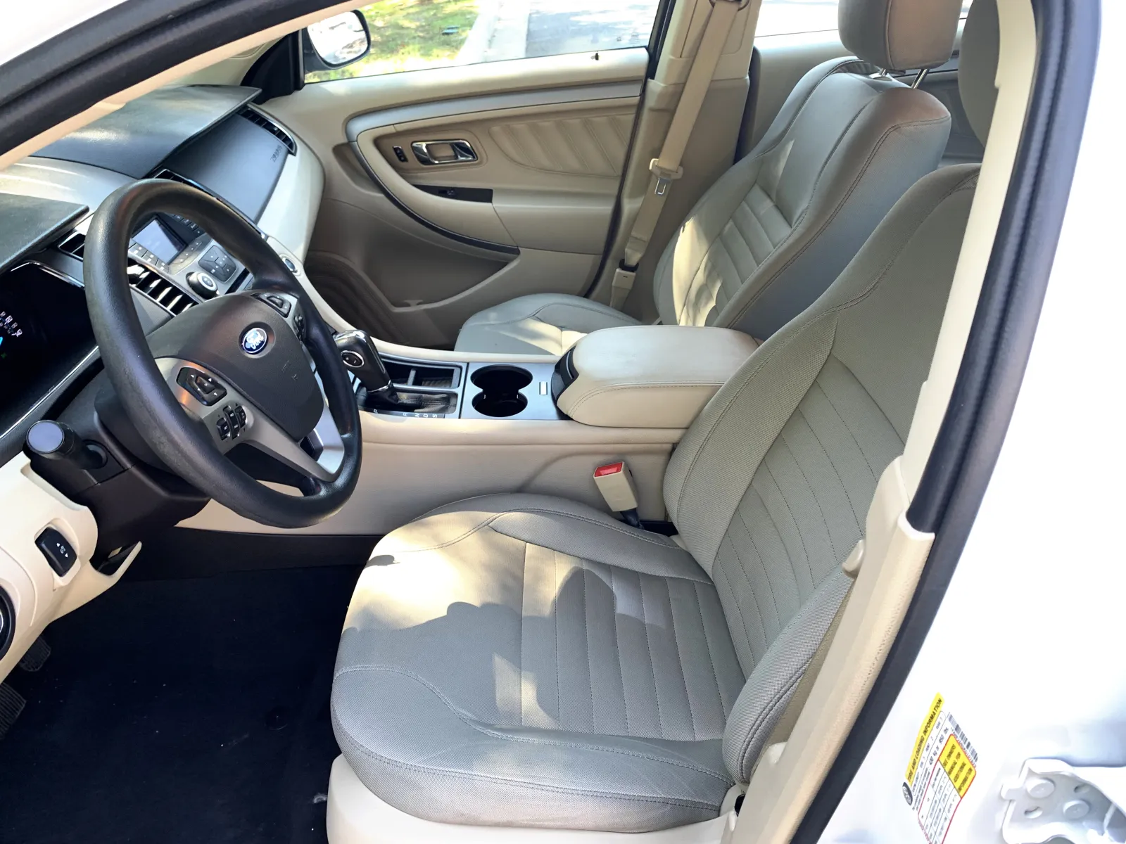 Ford Taurus photo 24