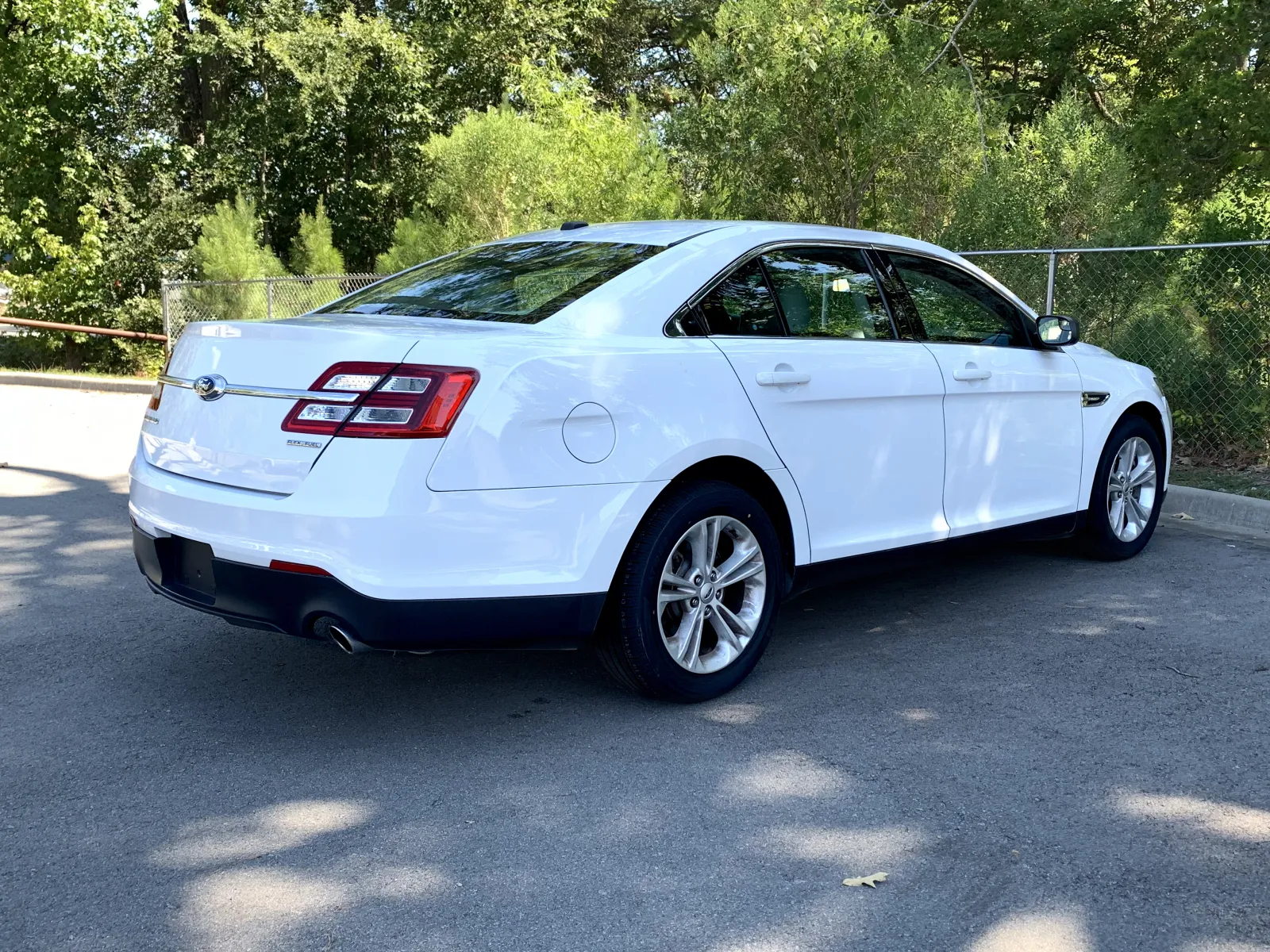 Ford Taurus photo 7