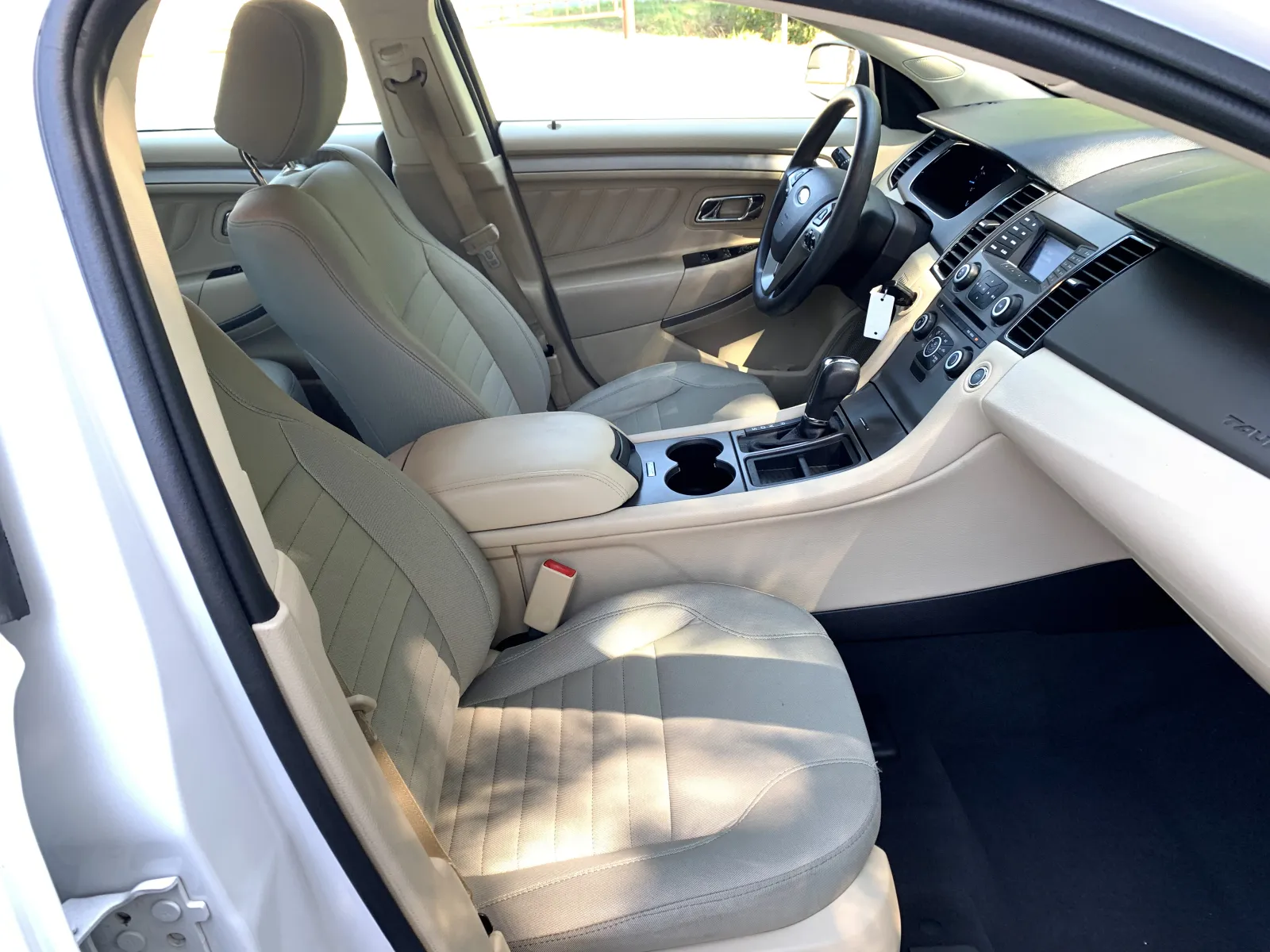 Ford Taurus photo 29