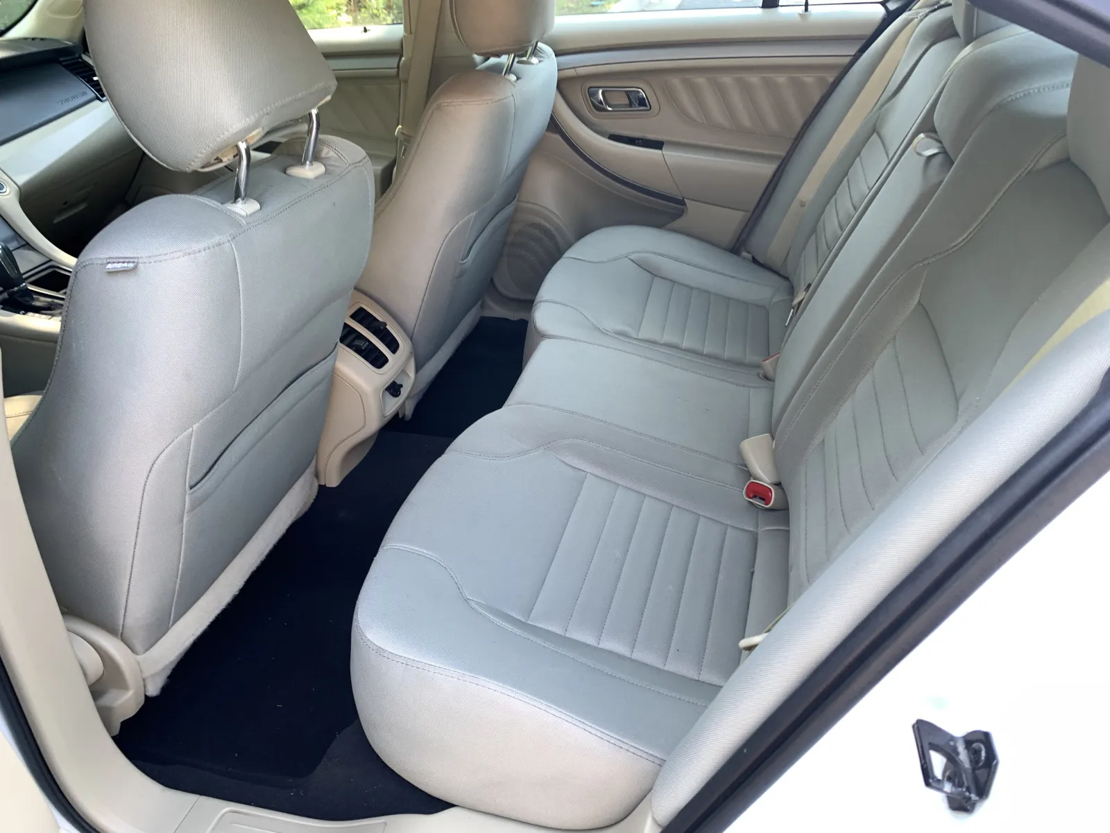 Ford Taurus photo 26