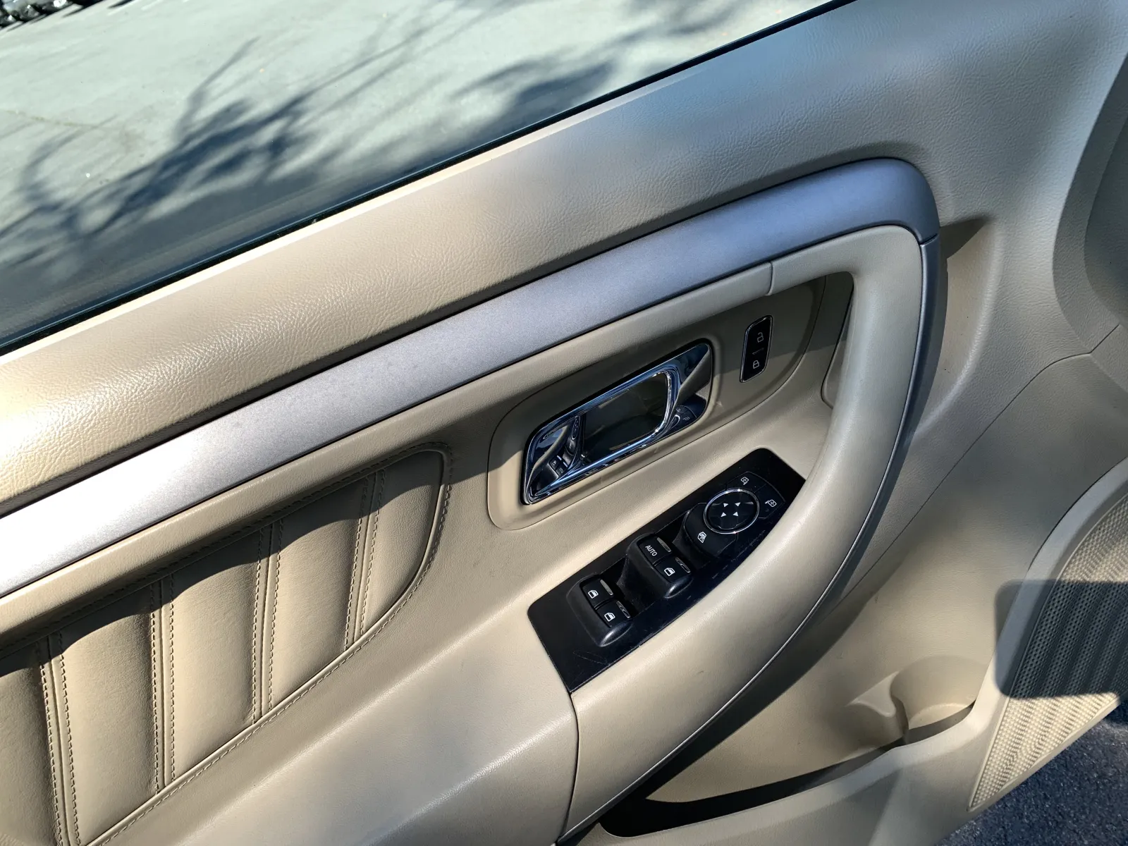 Ford Taurus photo 22