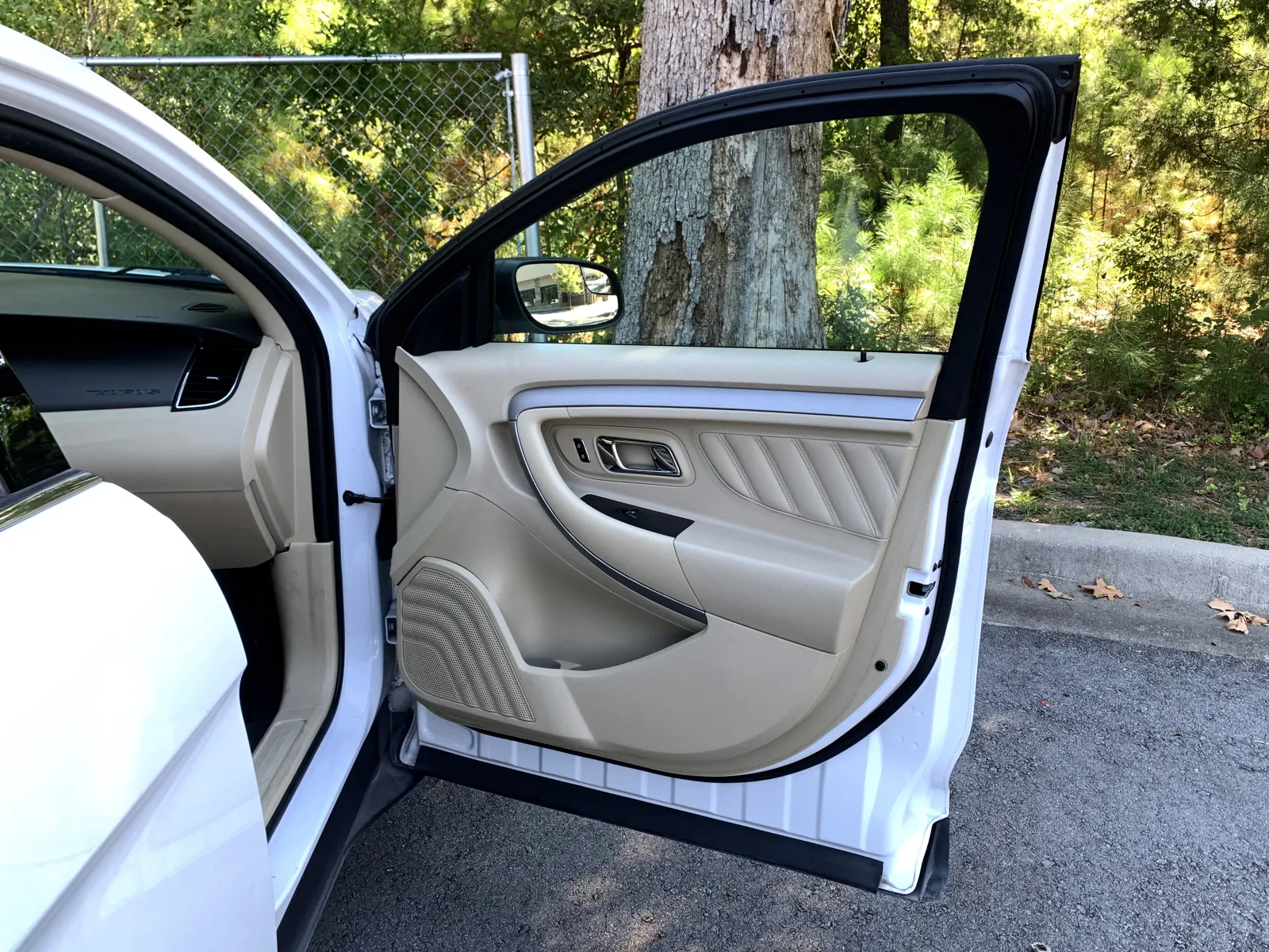 Ford Taurus photo 28