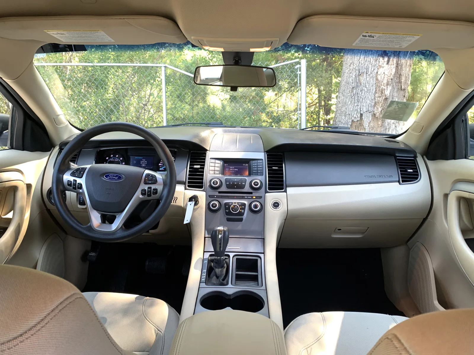 Ford Taurus photo 10