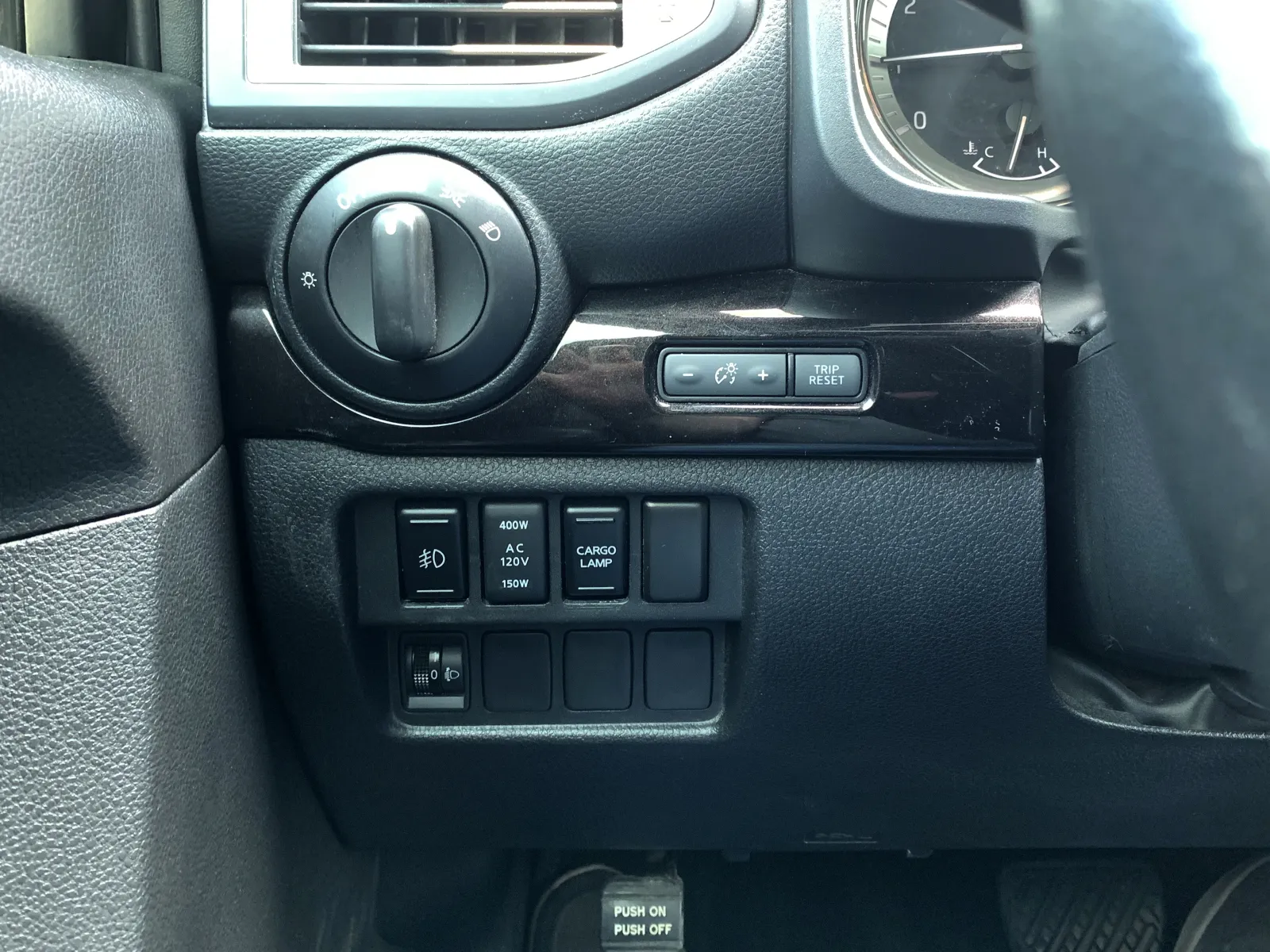 Nissan Titan photo 19