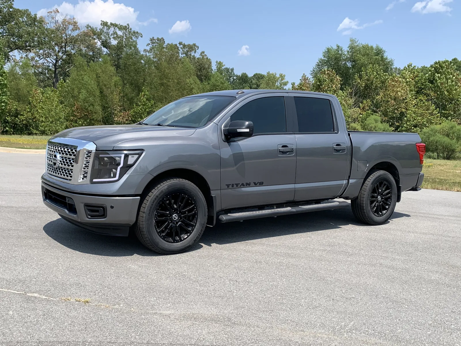 Nissan Titan photo 3