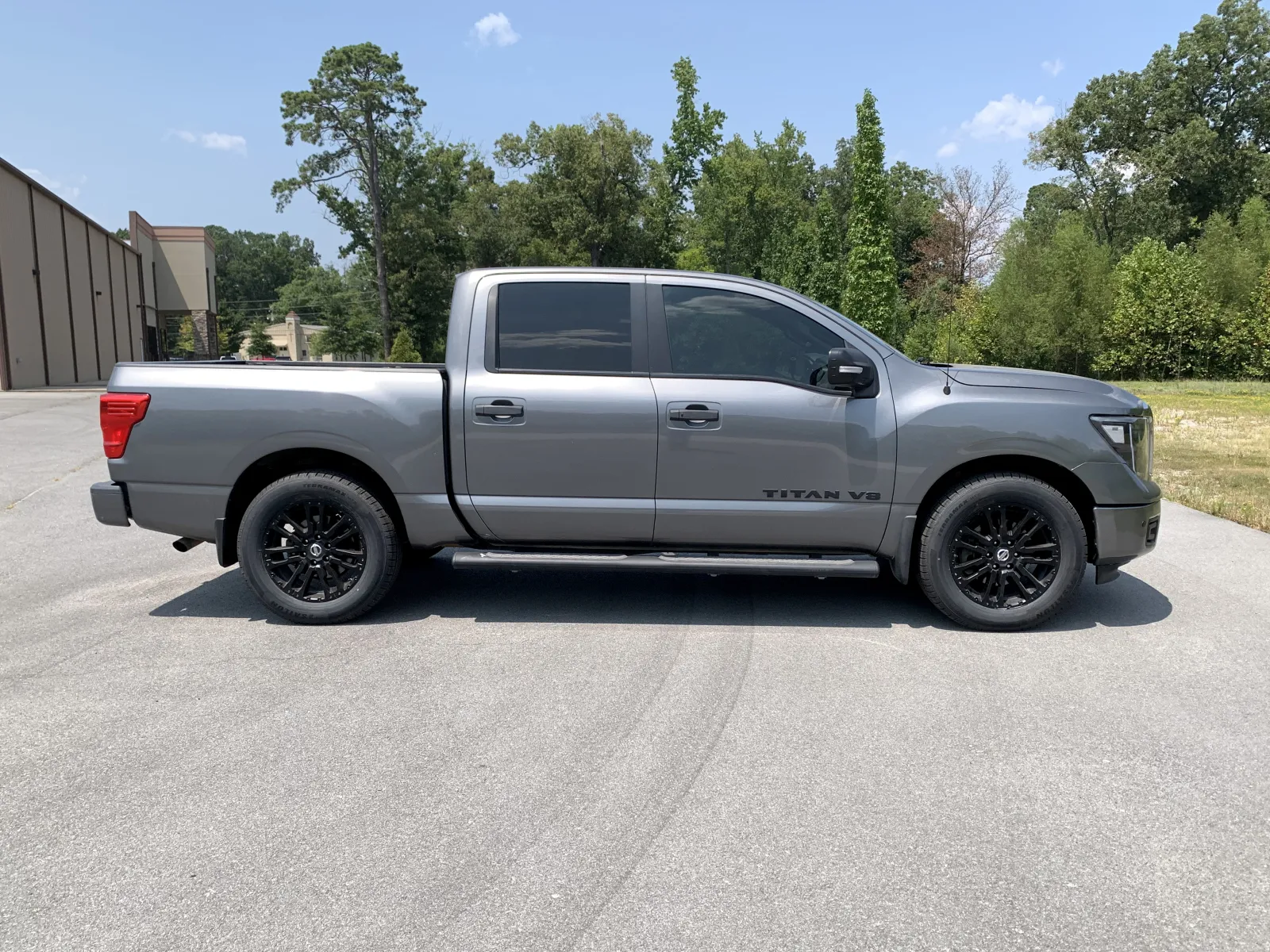 Nissan Titan photo 8