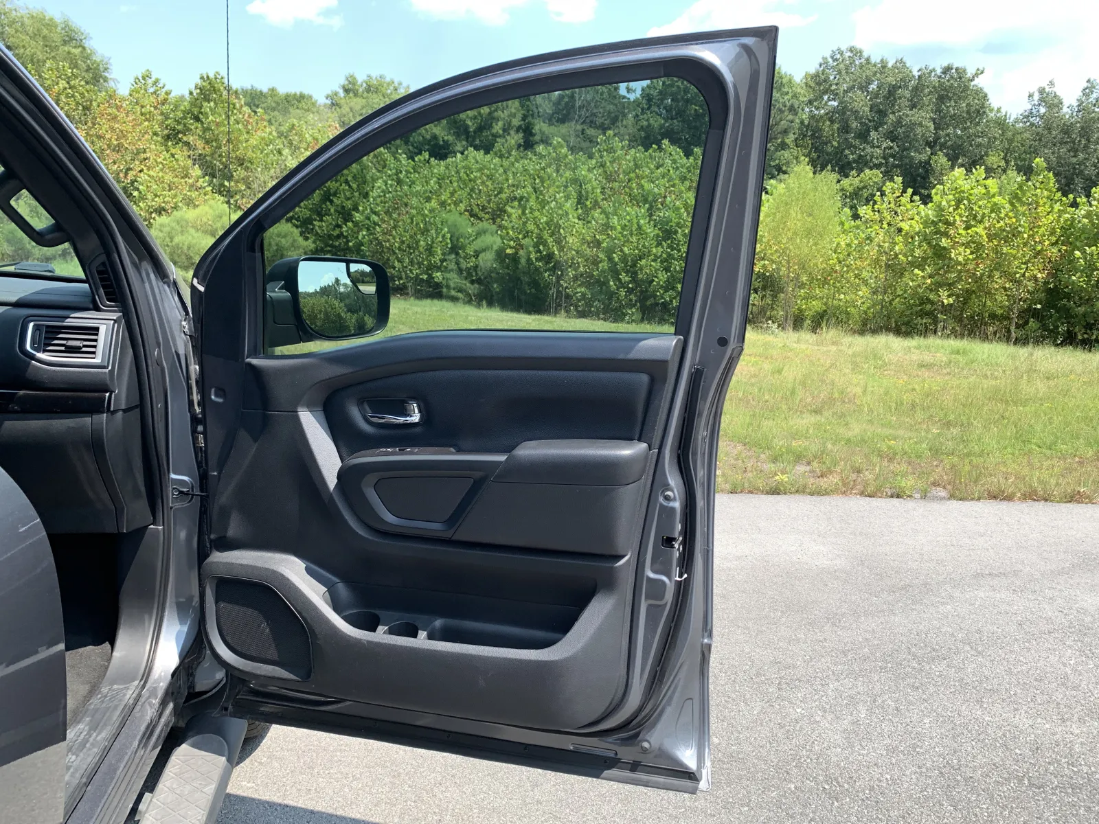 Nissan Titan photo 27