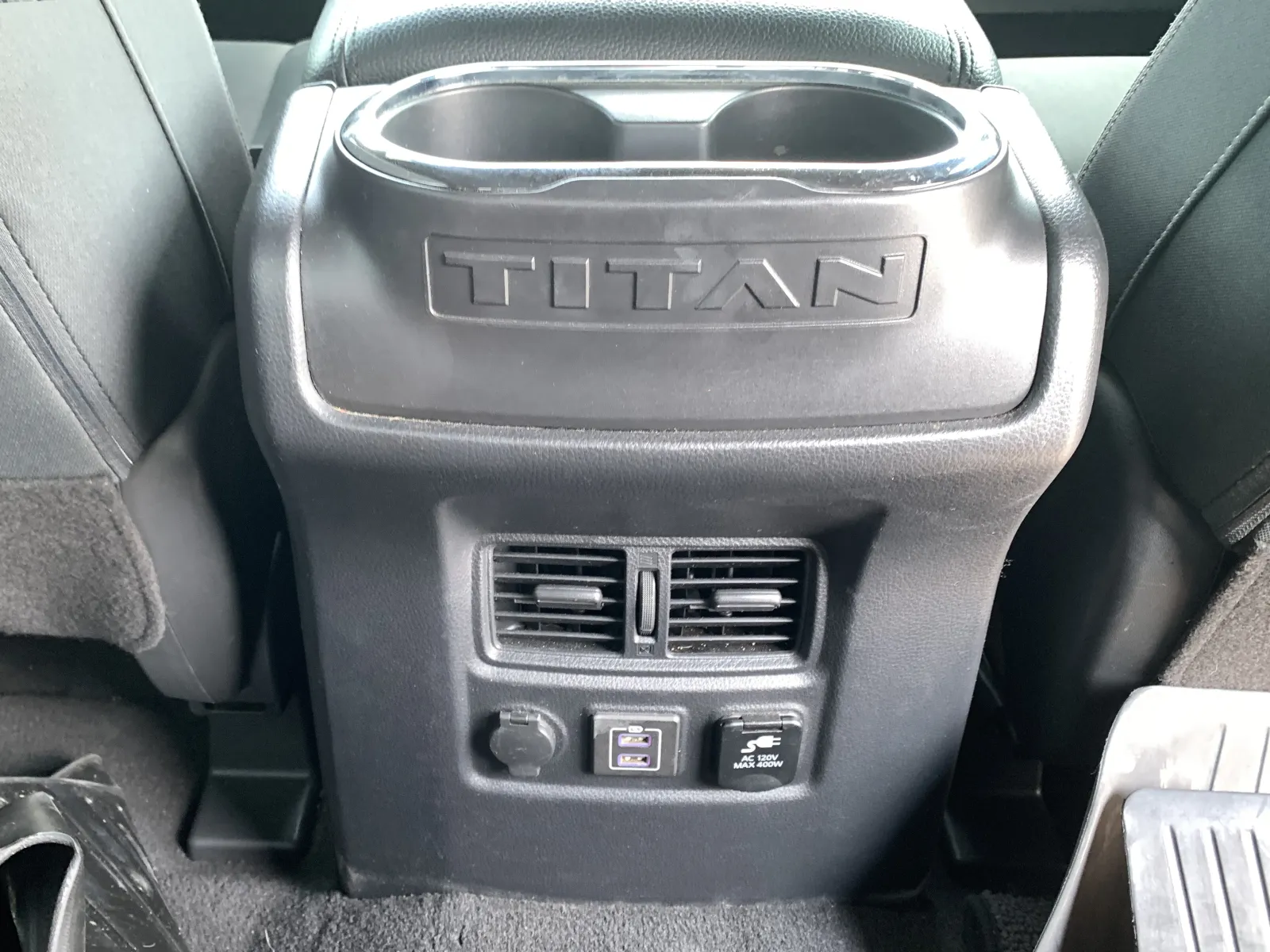 Nissan Titan photo 30