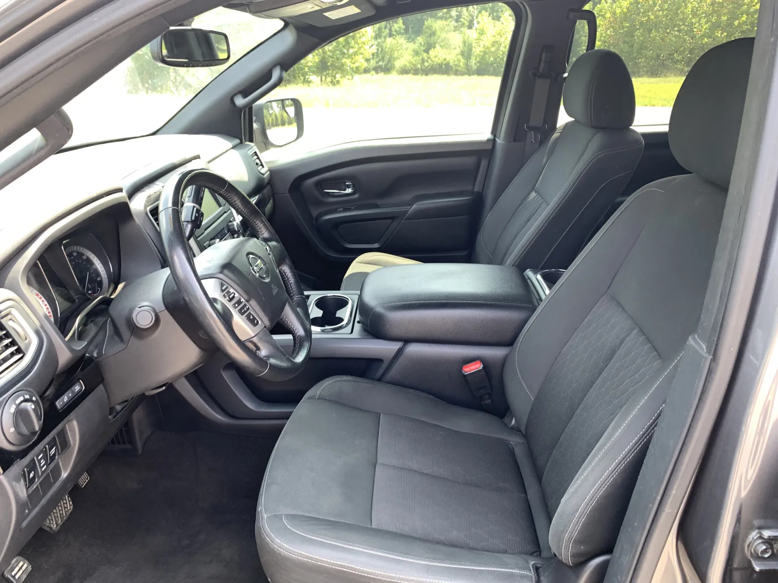 Nissan Titan photo 24