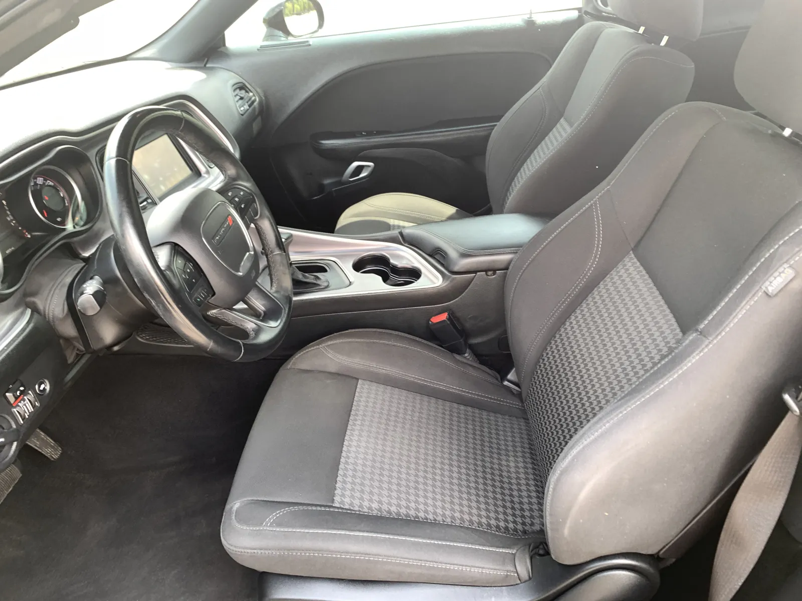 Dodge Challenger photo 23