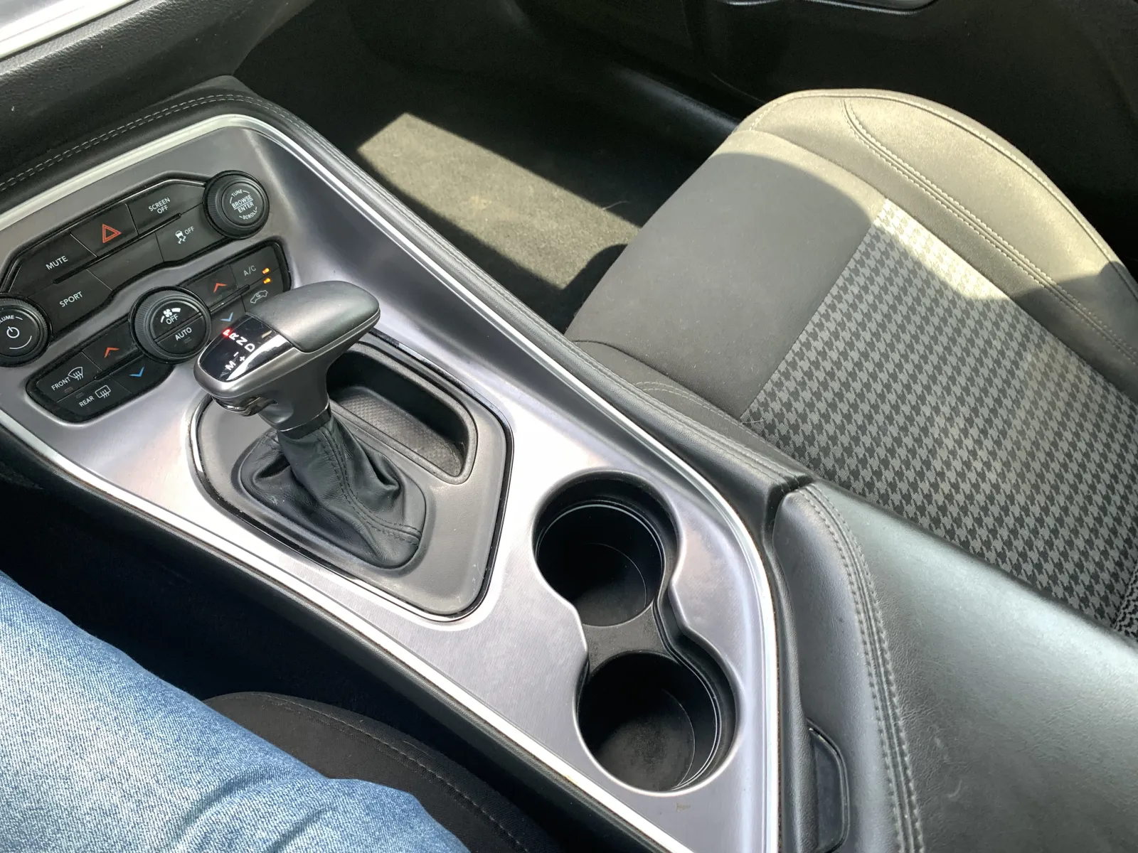 Dodge Challenger photo 16