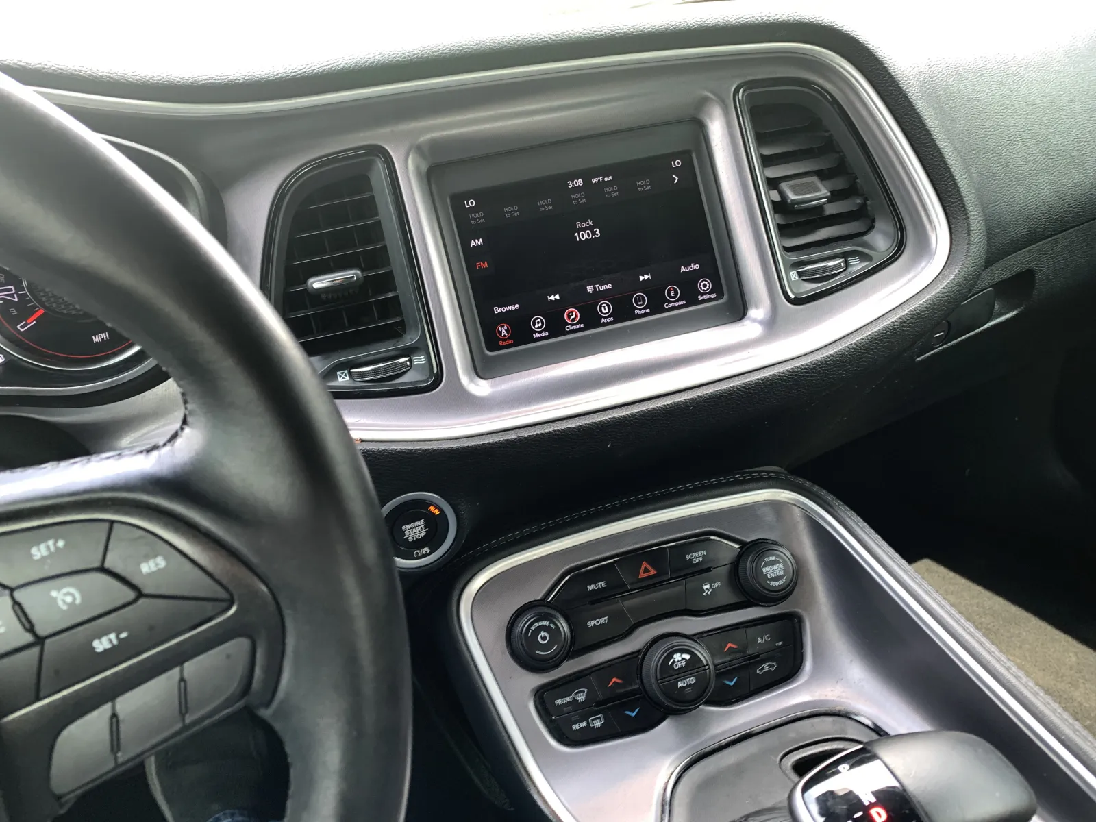 Dodge Challenger photo 13