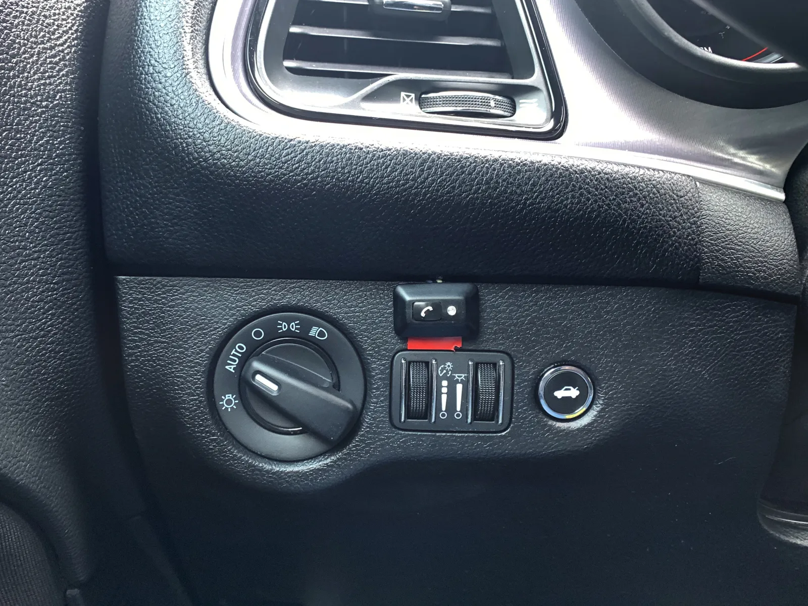 Dodge Challenger photo 18