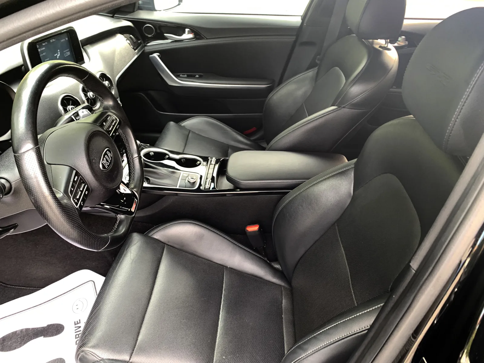 Kia Stinger photo 25