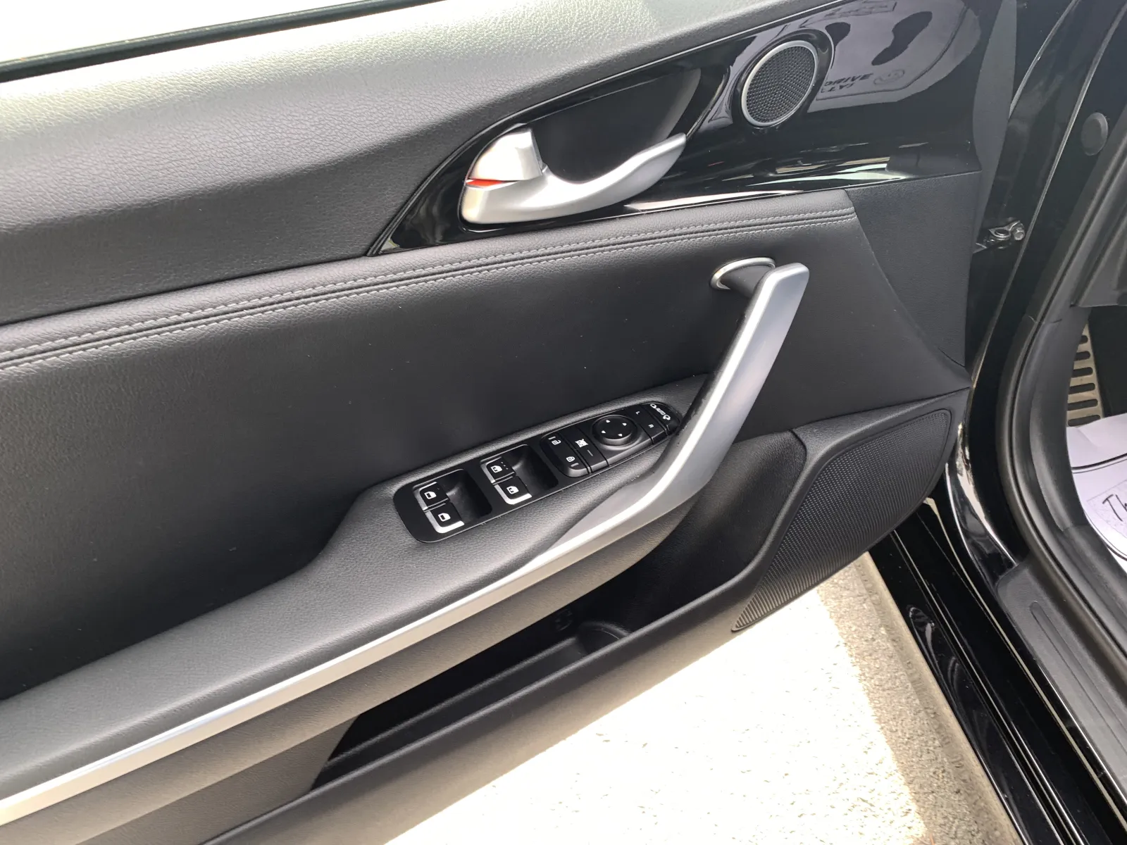 Kia Stinger photo 22