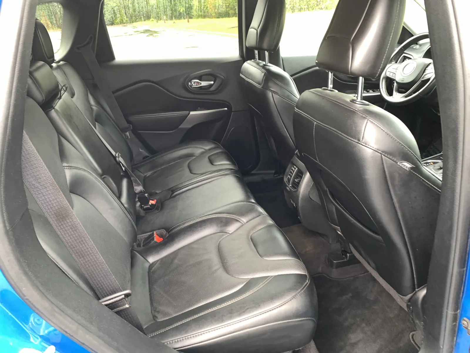 Jeep Cherokee photo 34