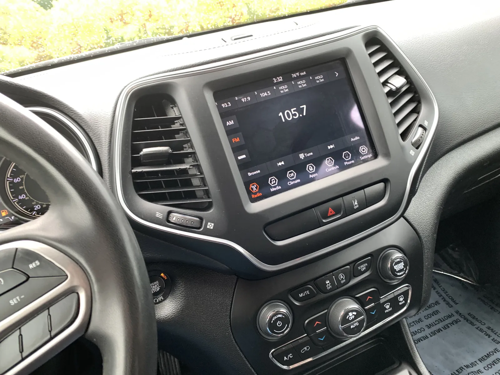 Jeep Cherokee photo 16