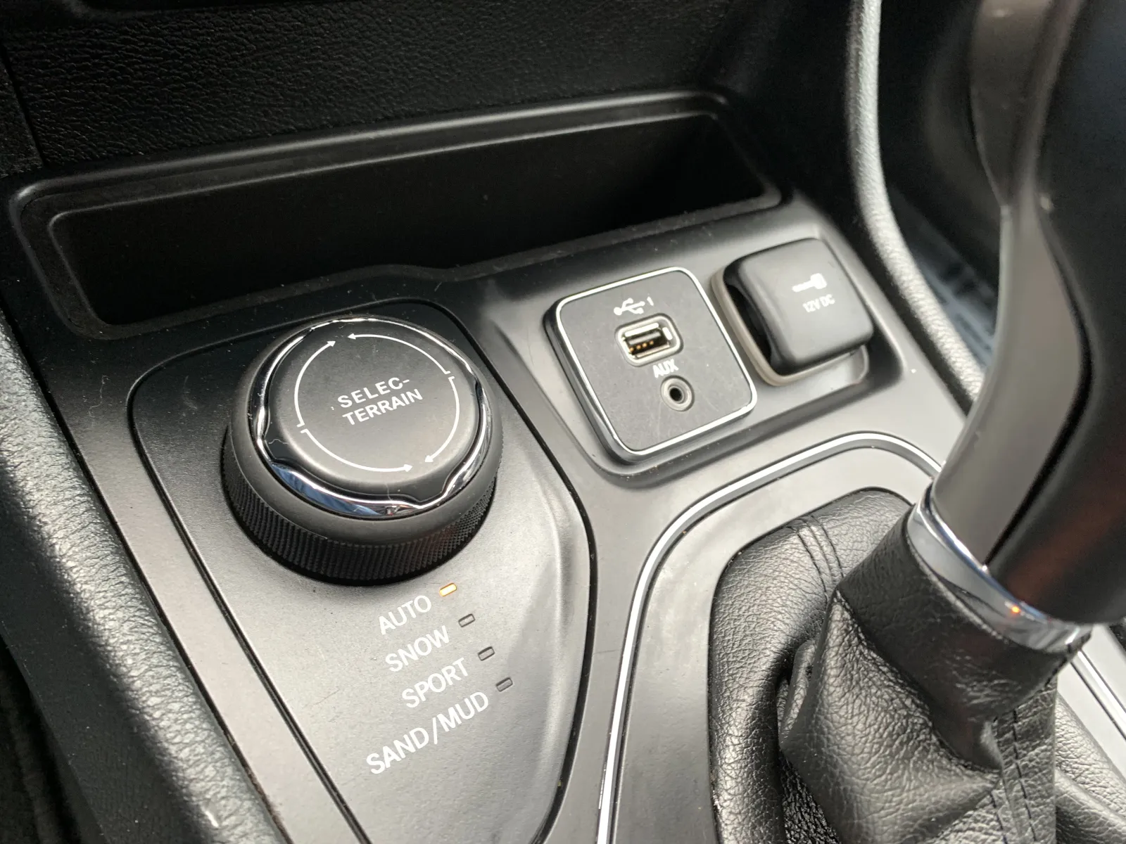 Jeep Cherokee photo 18