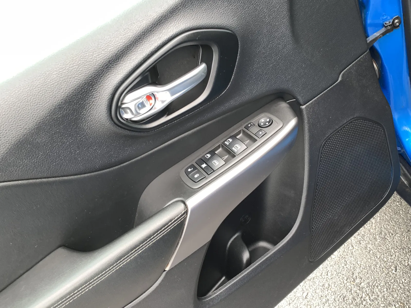 Jeep Cherokee photo 24