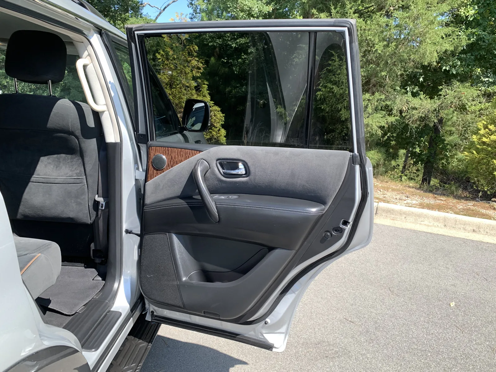 Nissan Armada photo 28