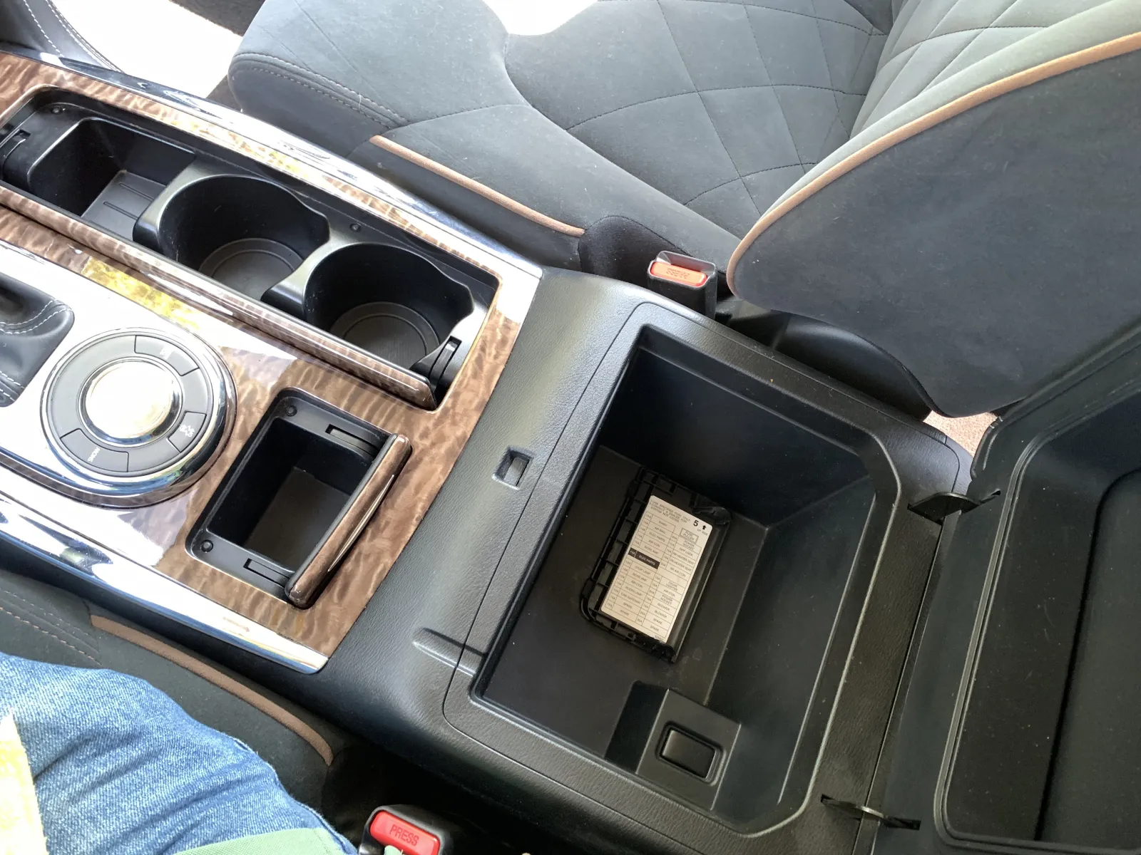 Nissan Armada photo 19