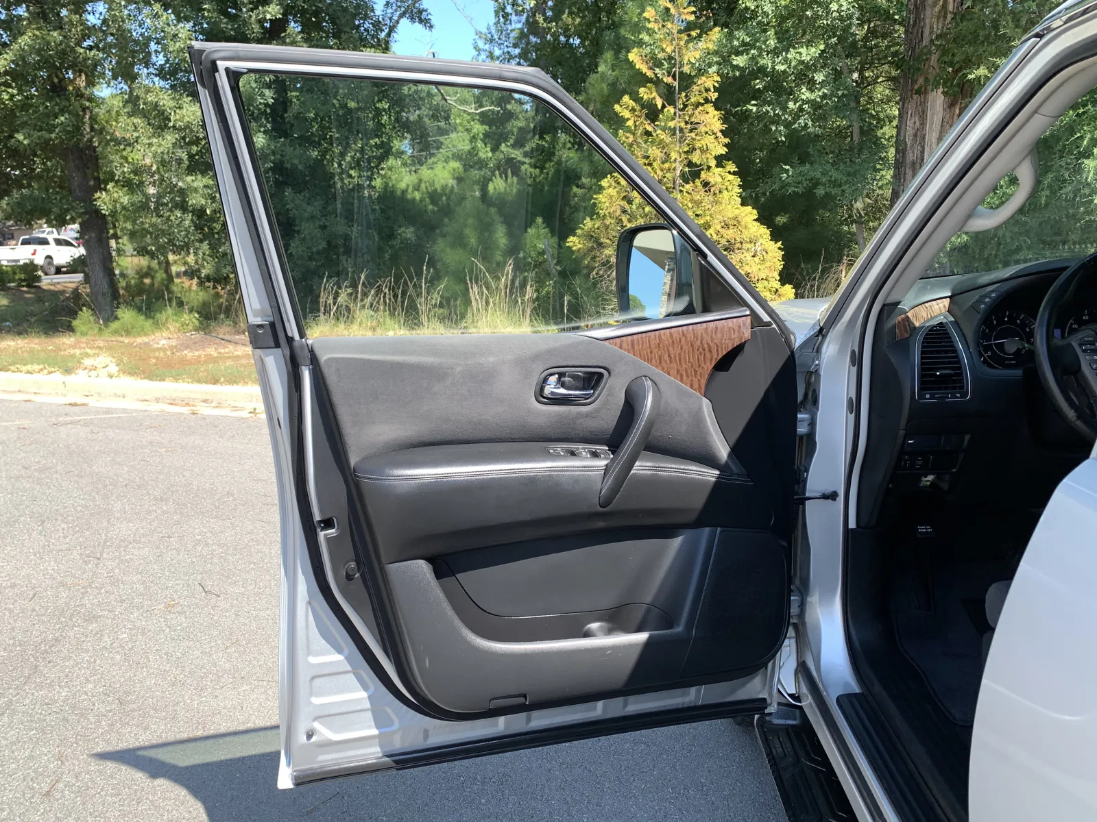Nissan Armada photo 23