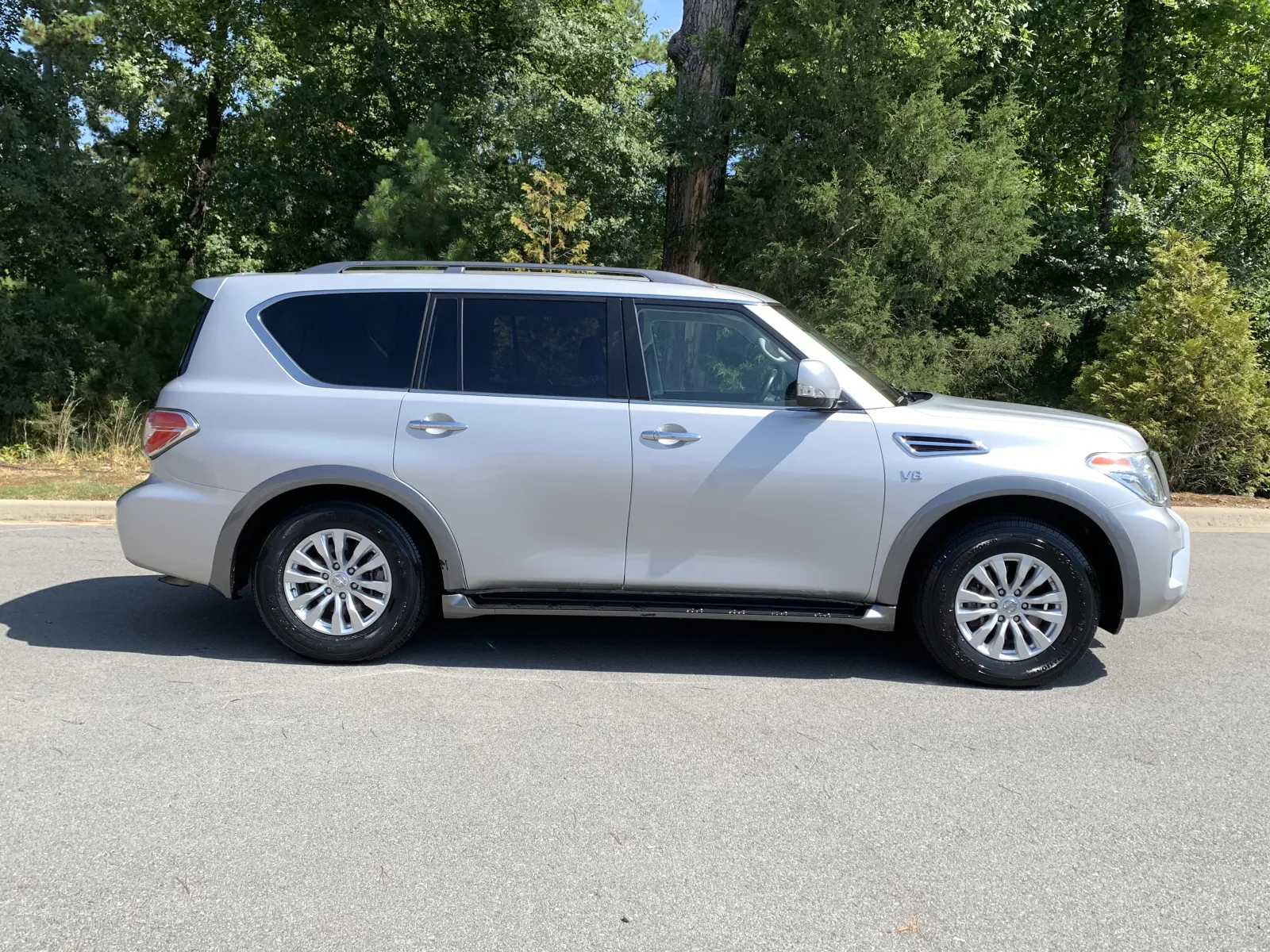 Nissan Armada photo 8