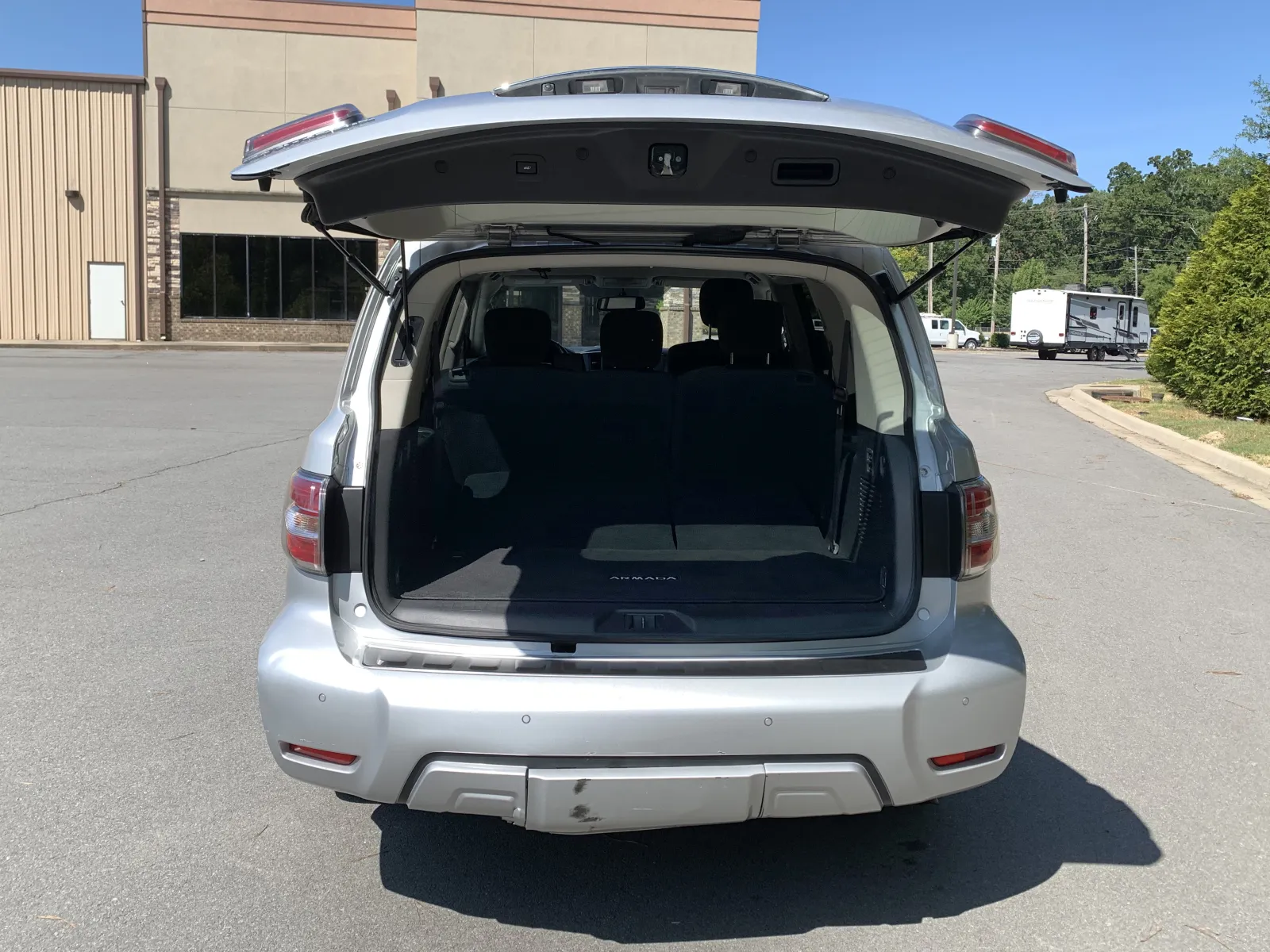 Nissan Armada photo 9