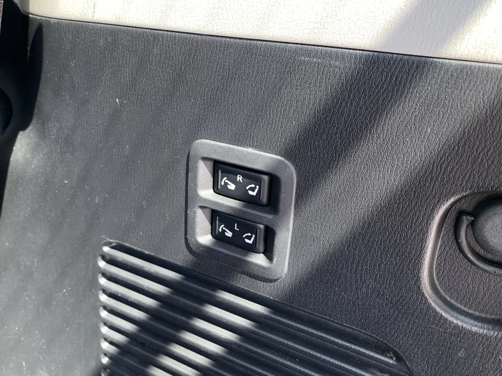 Nissan Armada photo 34