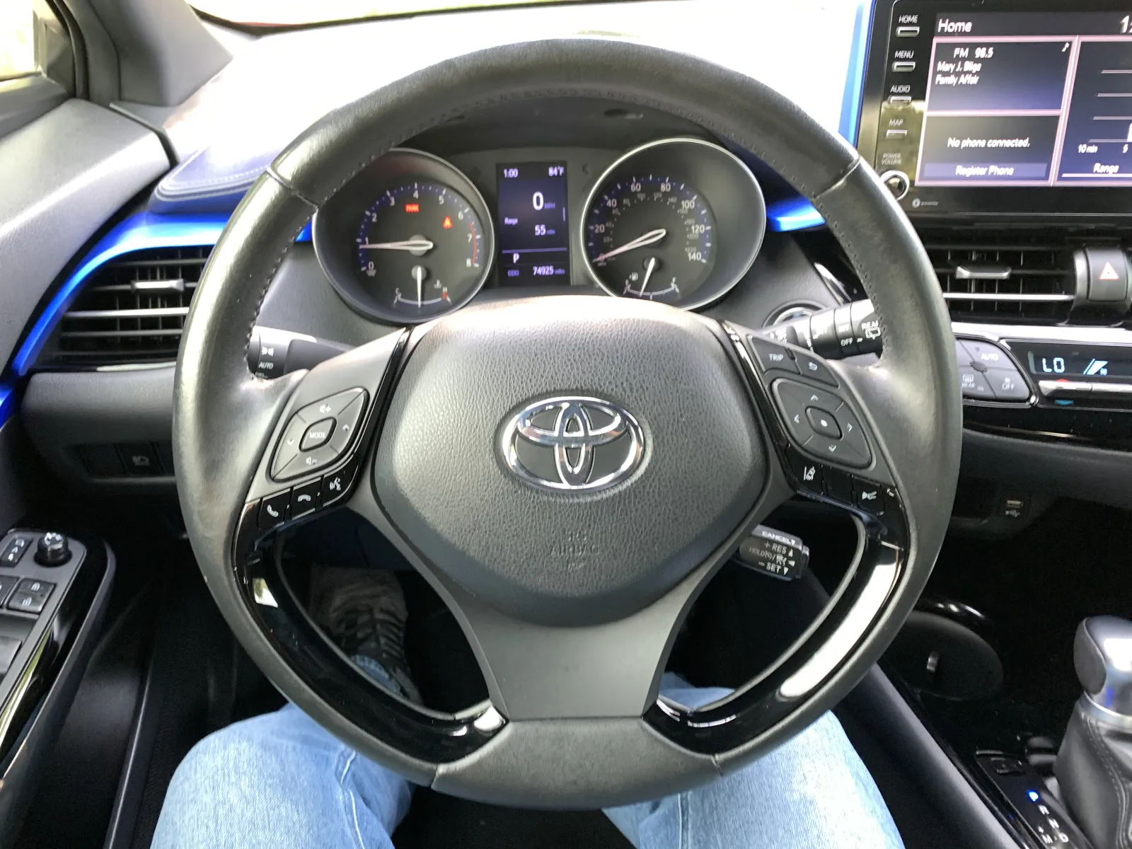 Toyota C-HR photo 12