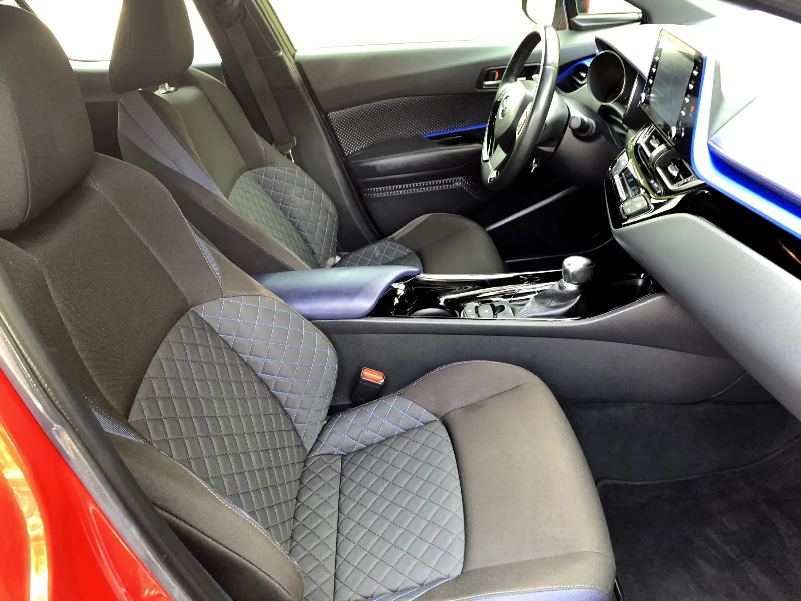 Toyota C-HR photo 28