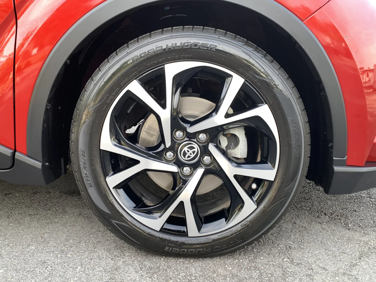 Toyota C-HR photo 11