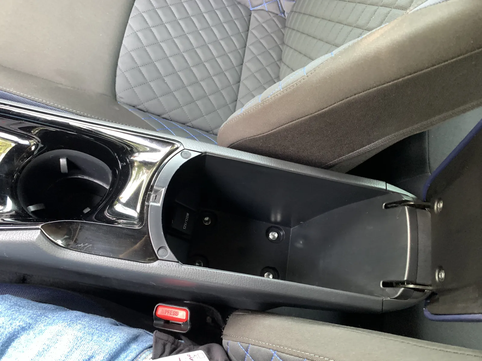 Toyota C-HR photo 17