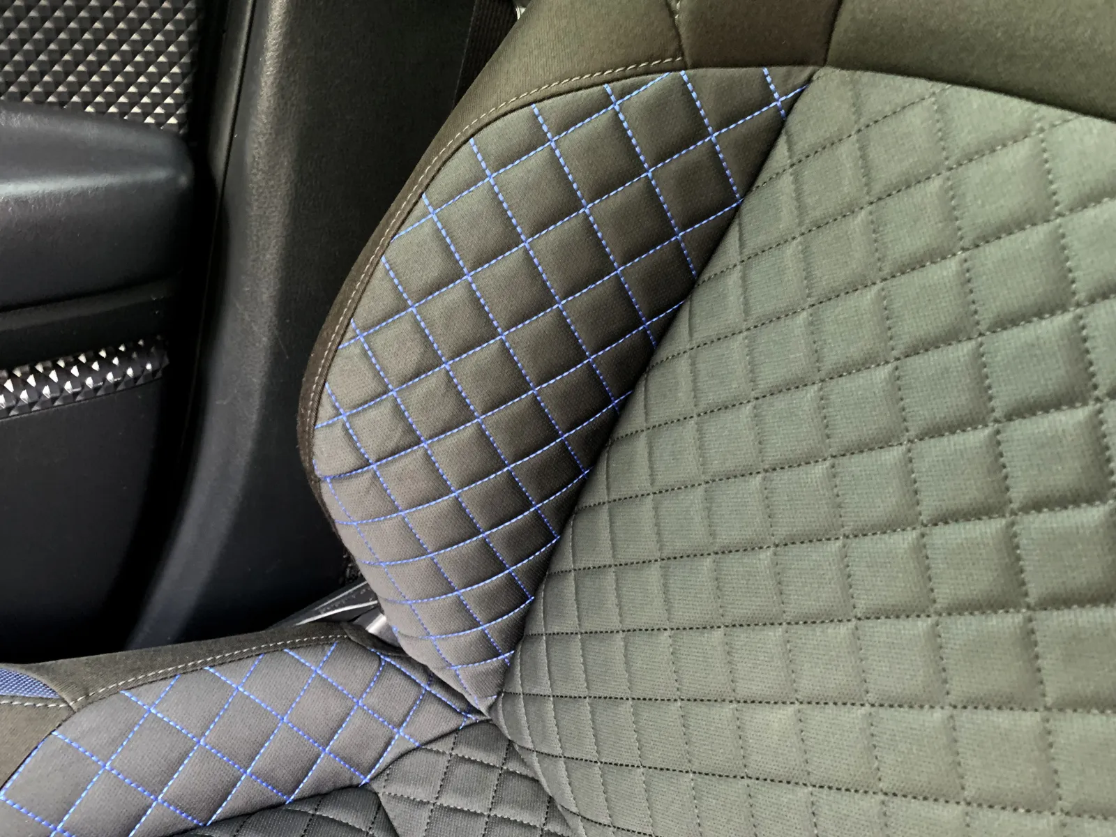 Toyota C-HR photo 22
