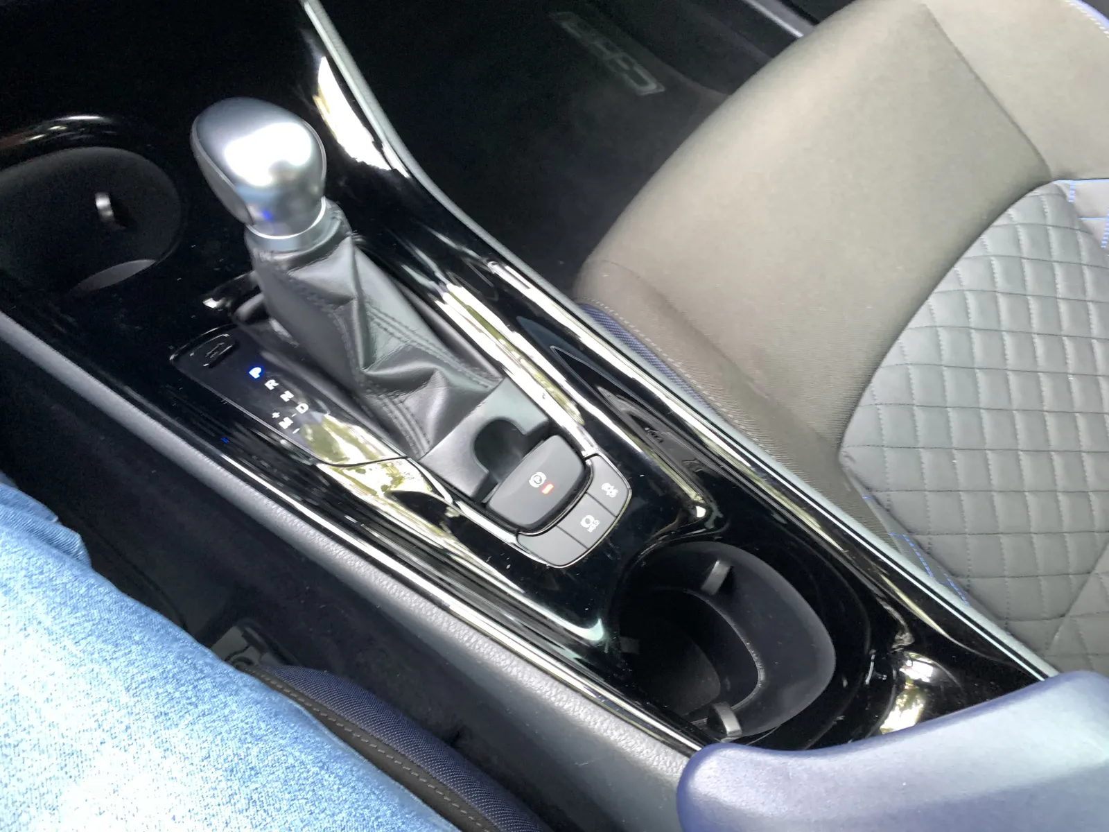 Toyota C-HR photo 16